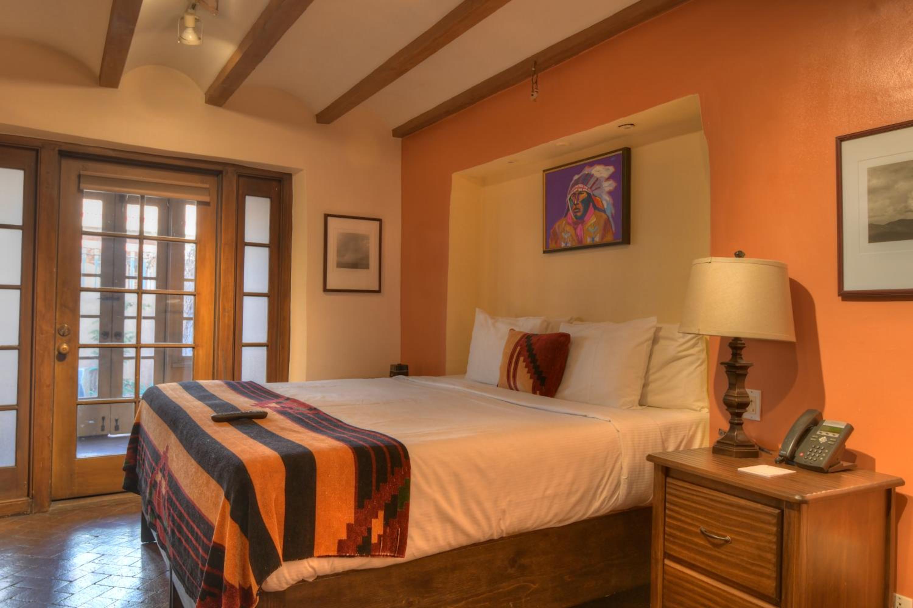 Suite - Photo 3