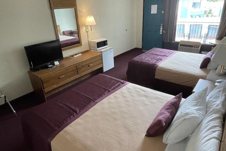 Queen Room with Pool View