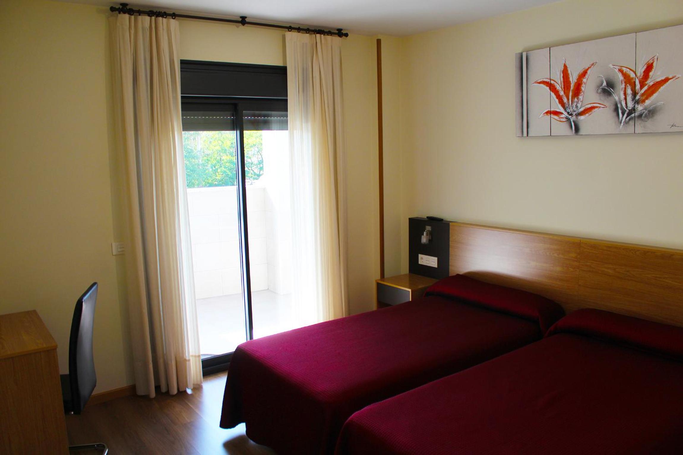 Twin Room With Private Bathroom - Photo 7