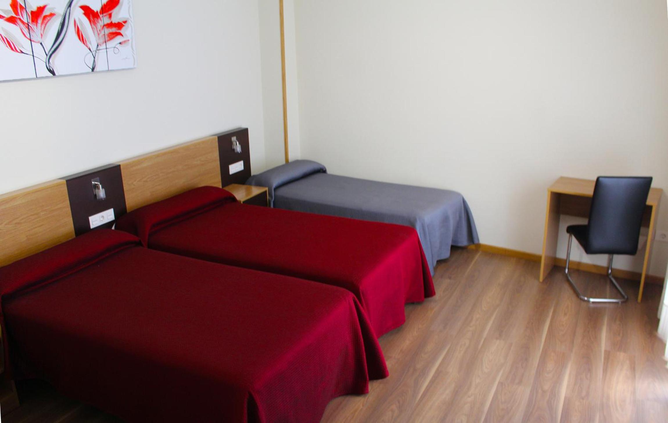 Quadruple Room With Private Bathroom - Photo 3