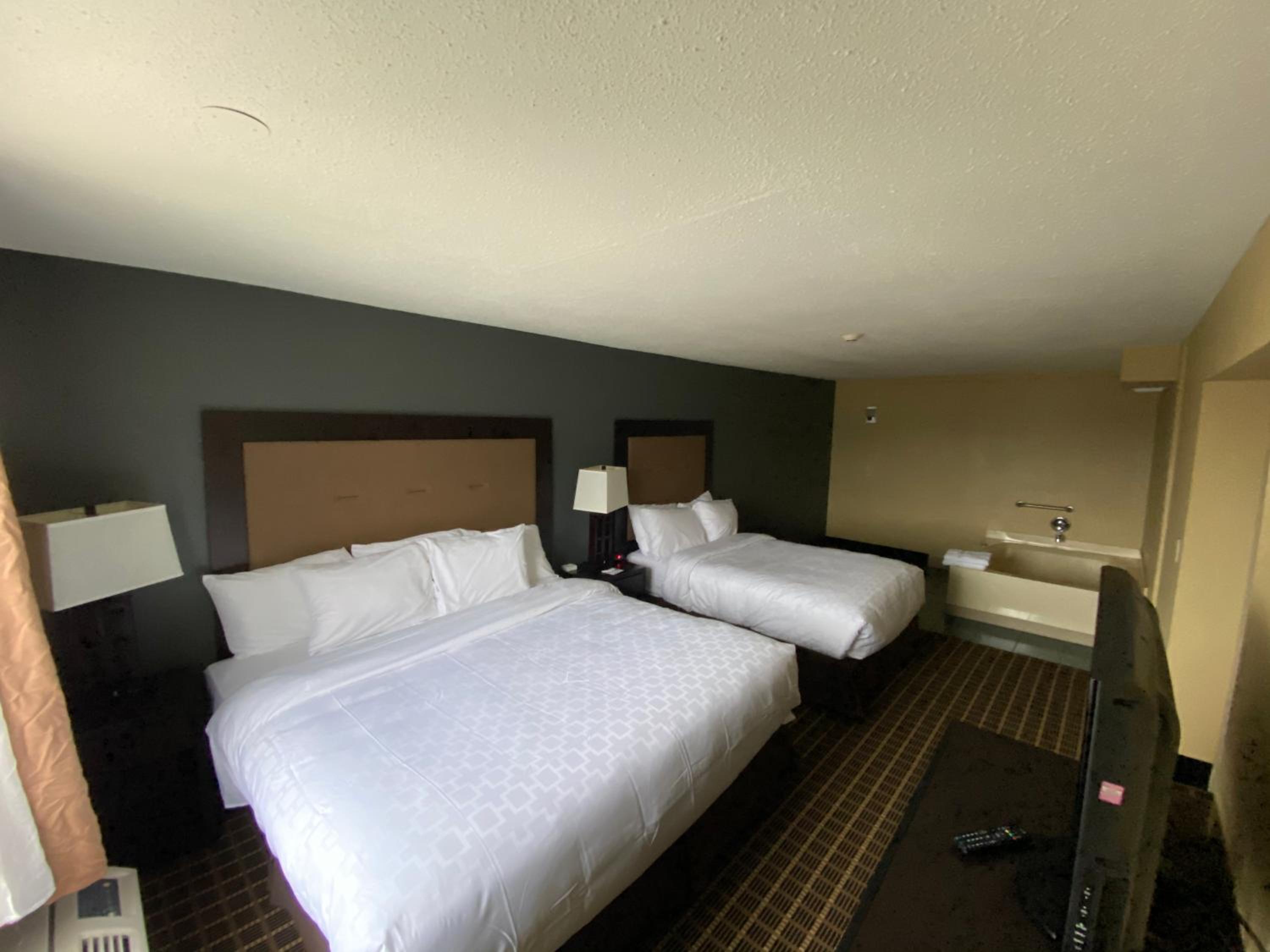 King Suite With Hot Tub - Non-Smoking