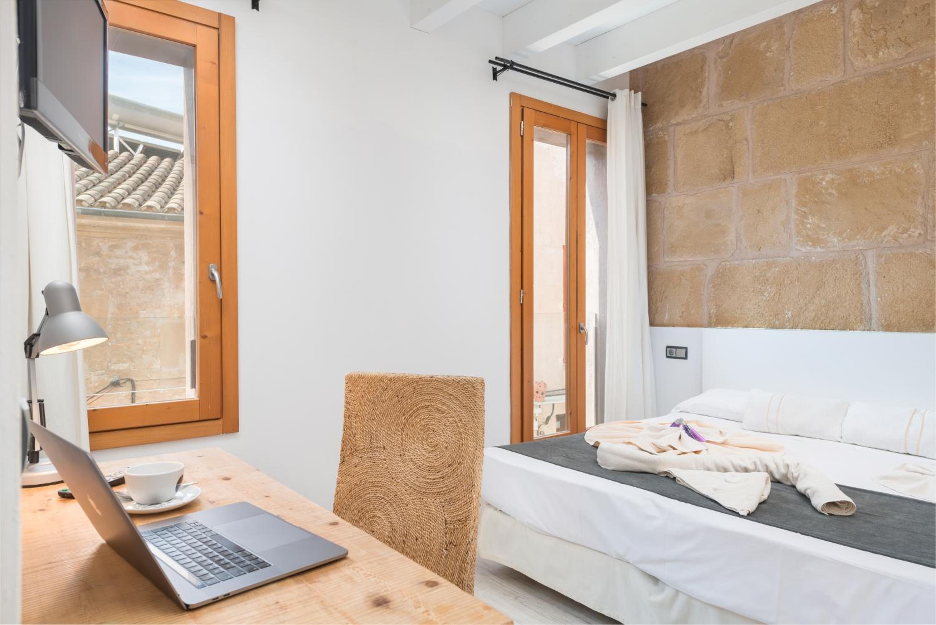 Standard Double Room - Photo 3