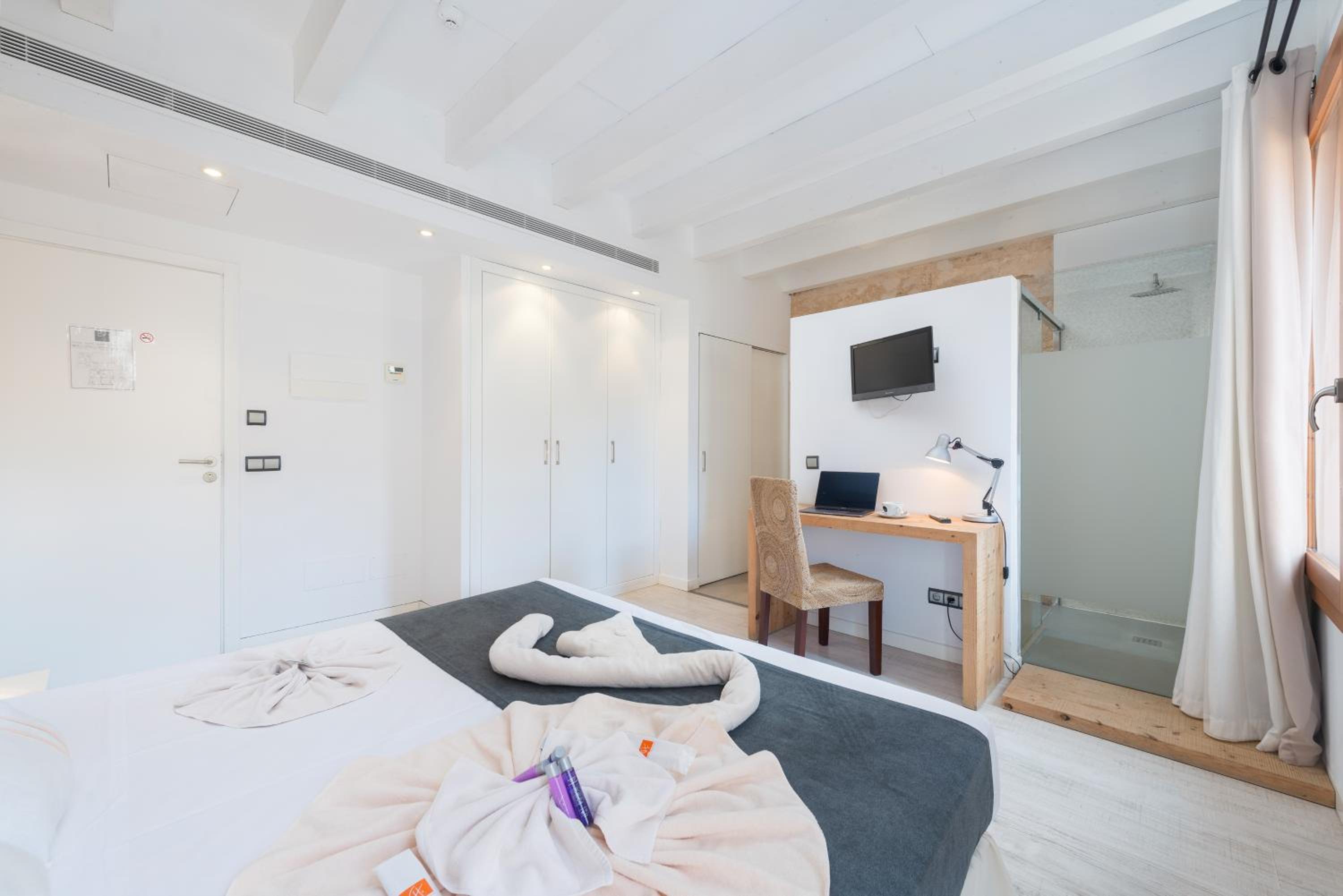 Standard Double Room - Photo 2