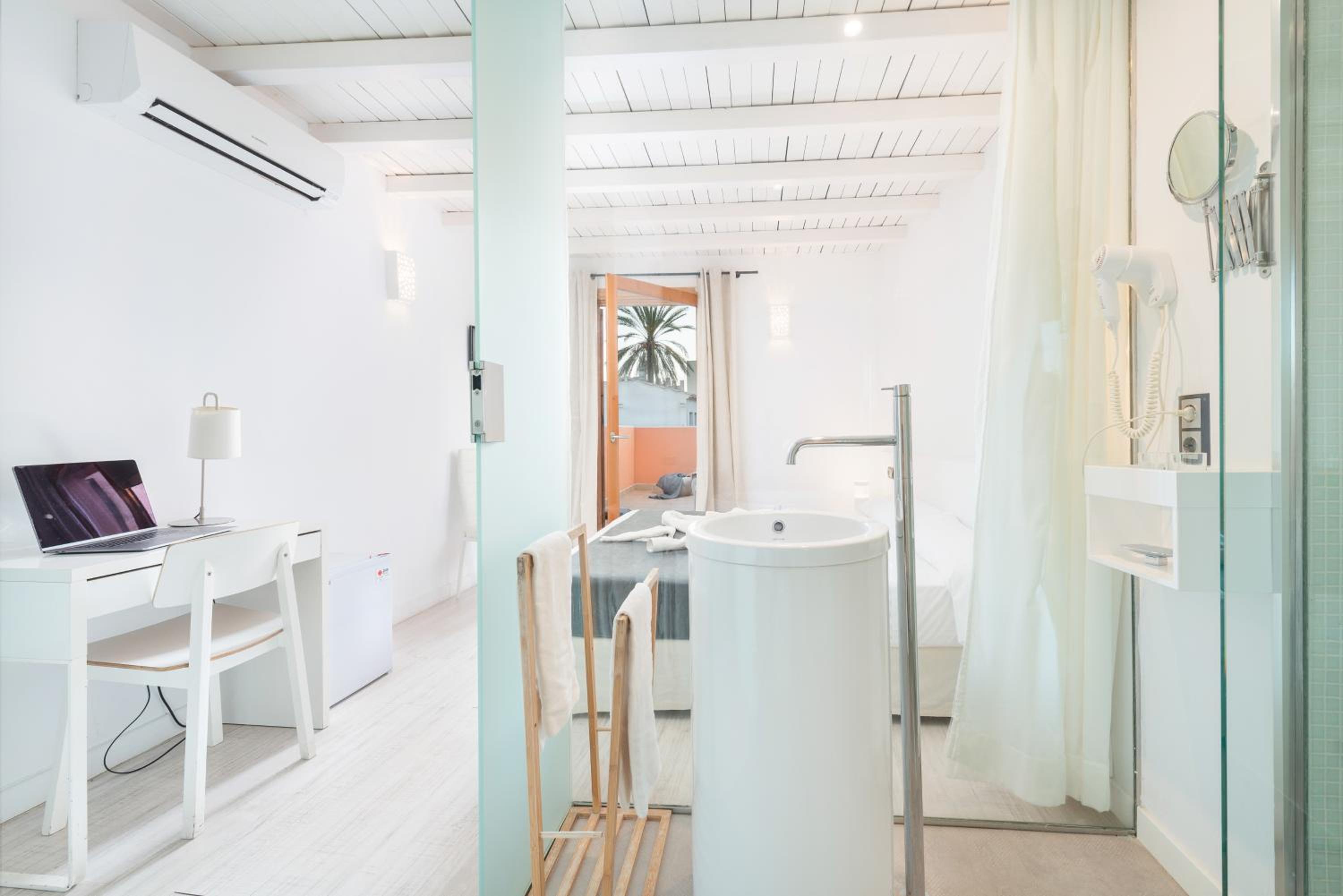 Superior Double Room - Photo 8