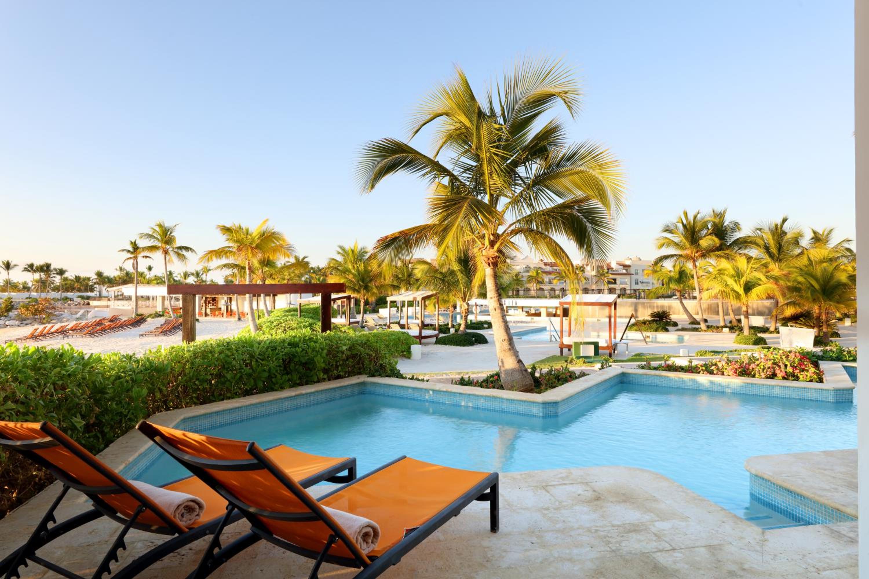Junior Suite Swim Up Poolside