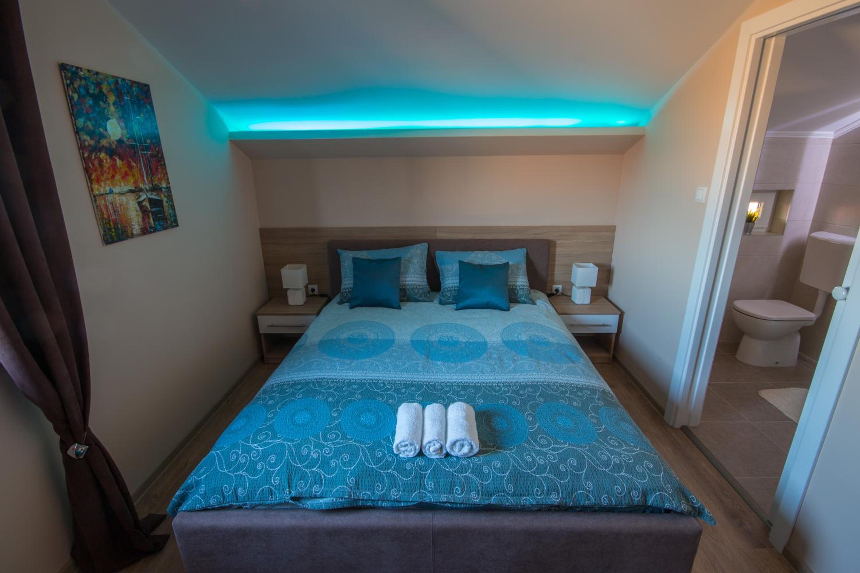 Double Room with Private Bathroom photo 3