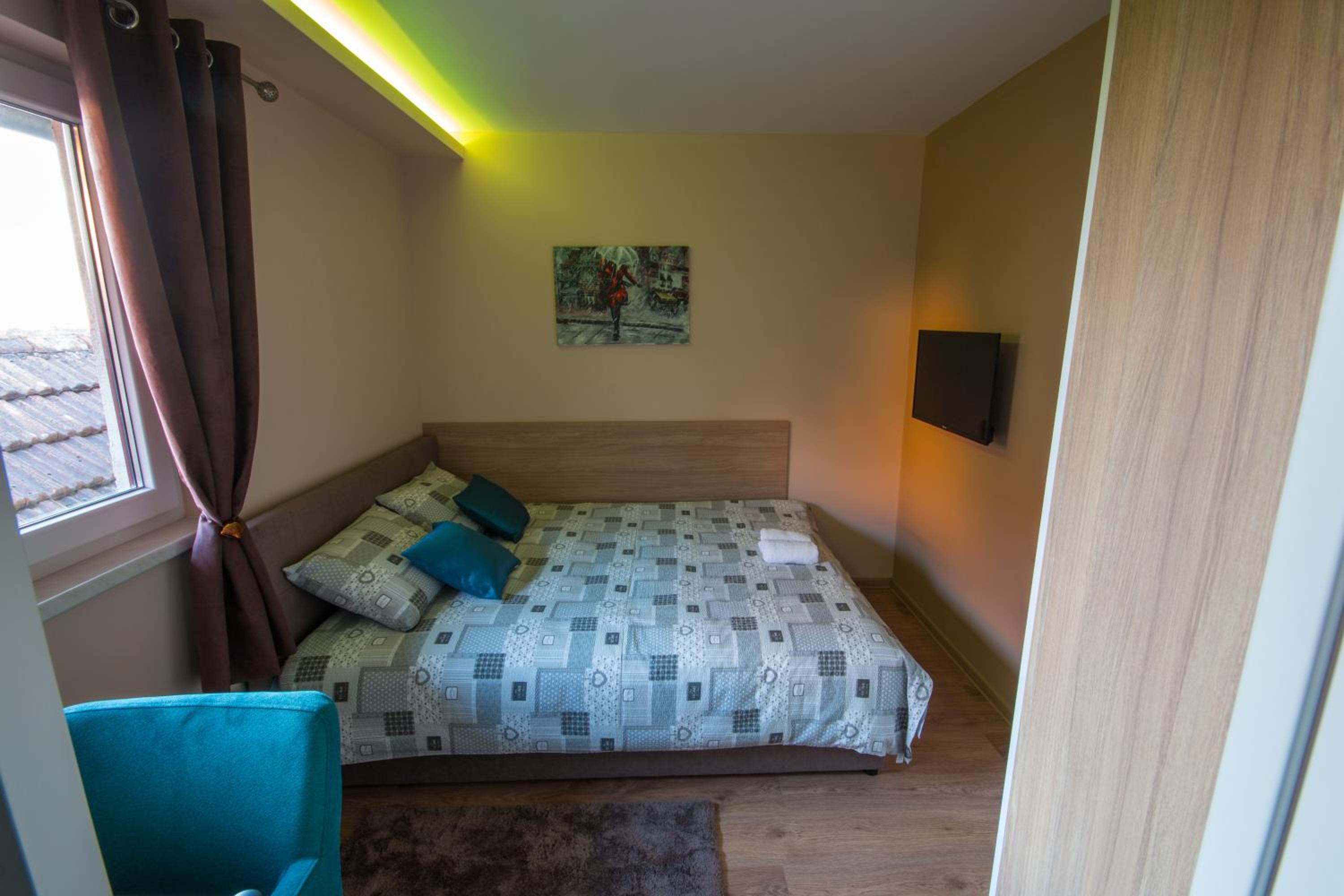 Single Room with Private Bathroom photo 3