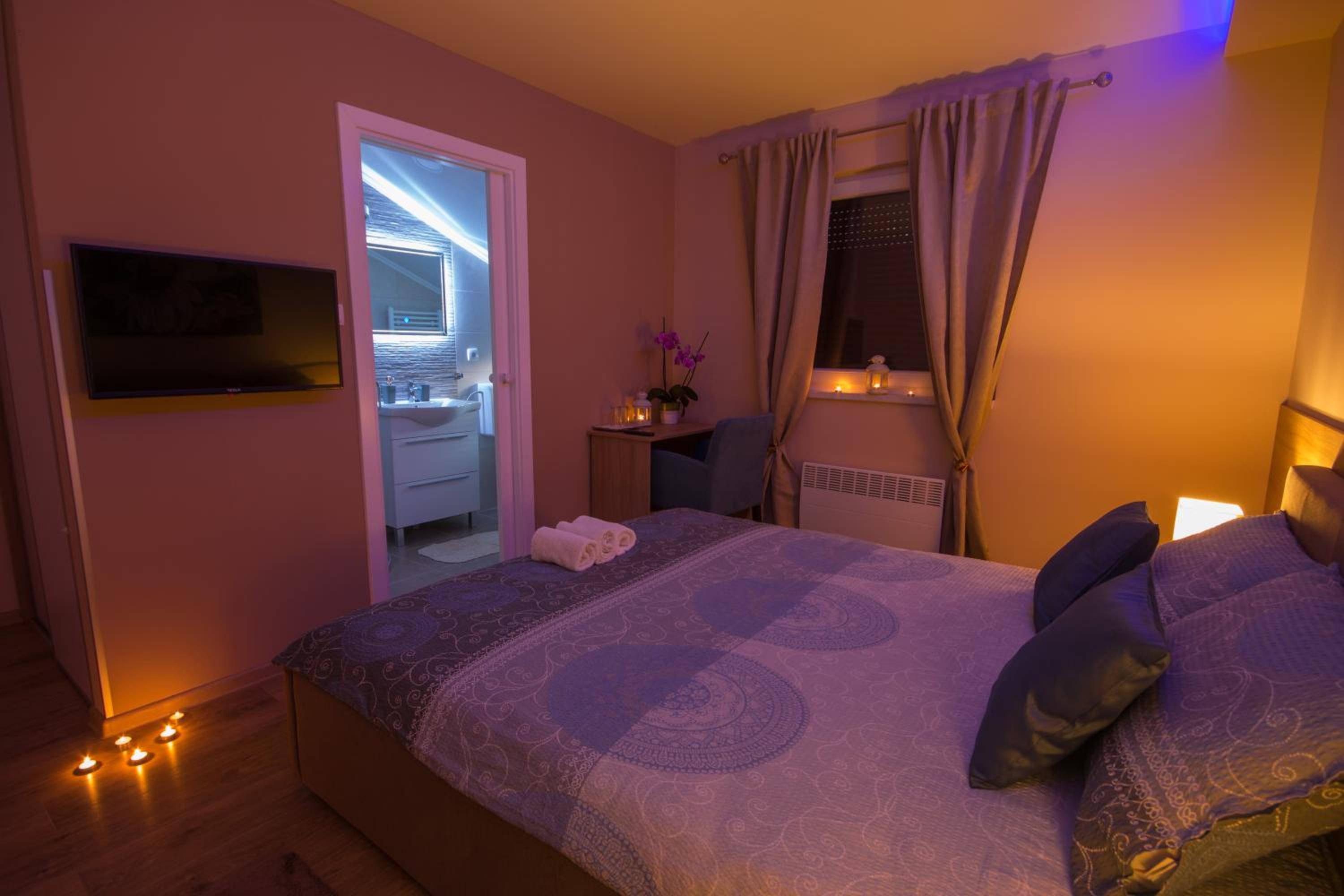 Double Room with Private Bathroom photo 3