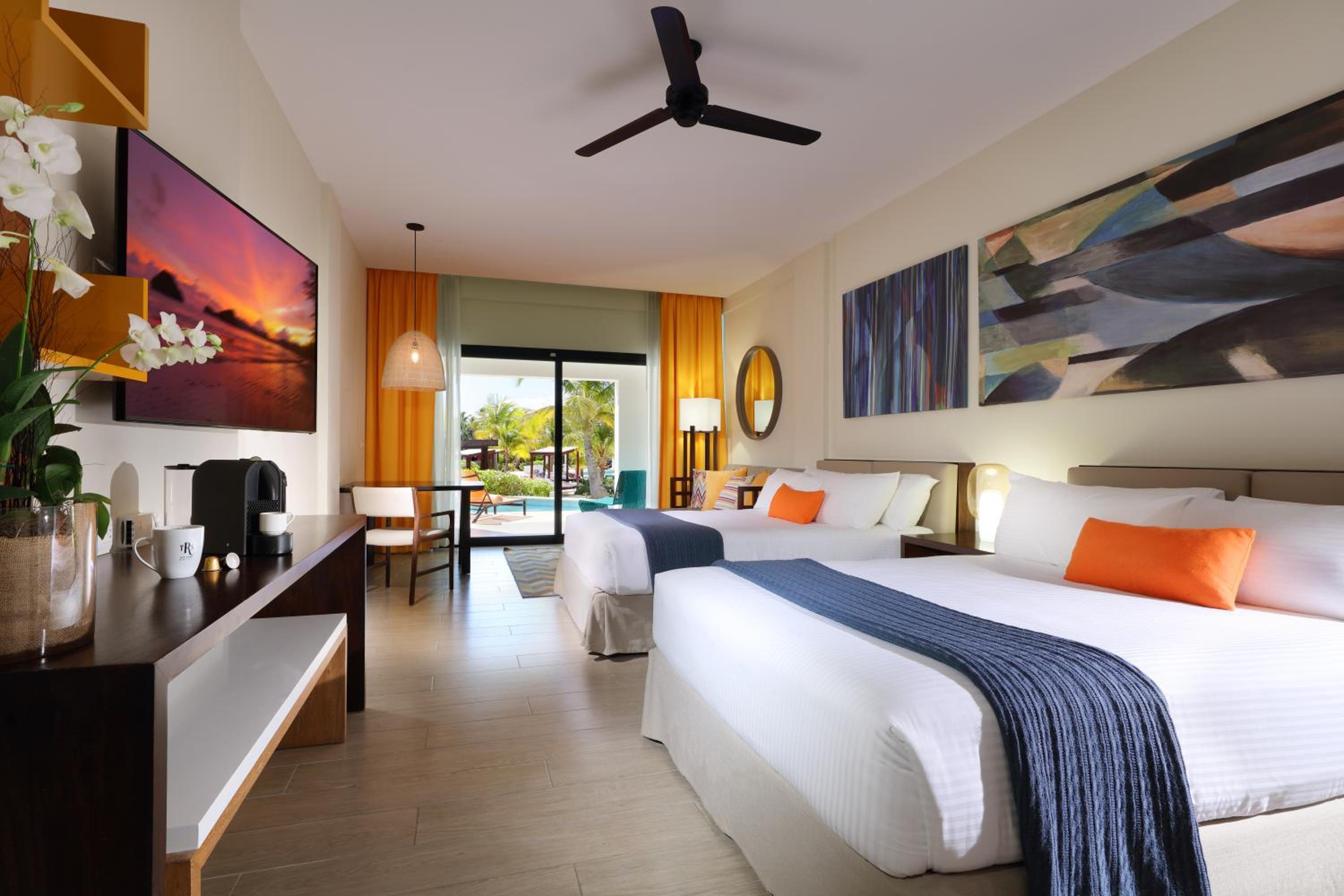 Junior Suite Swim Up