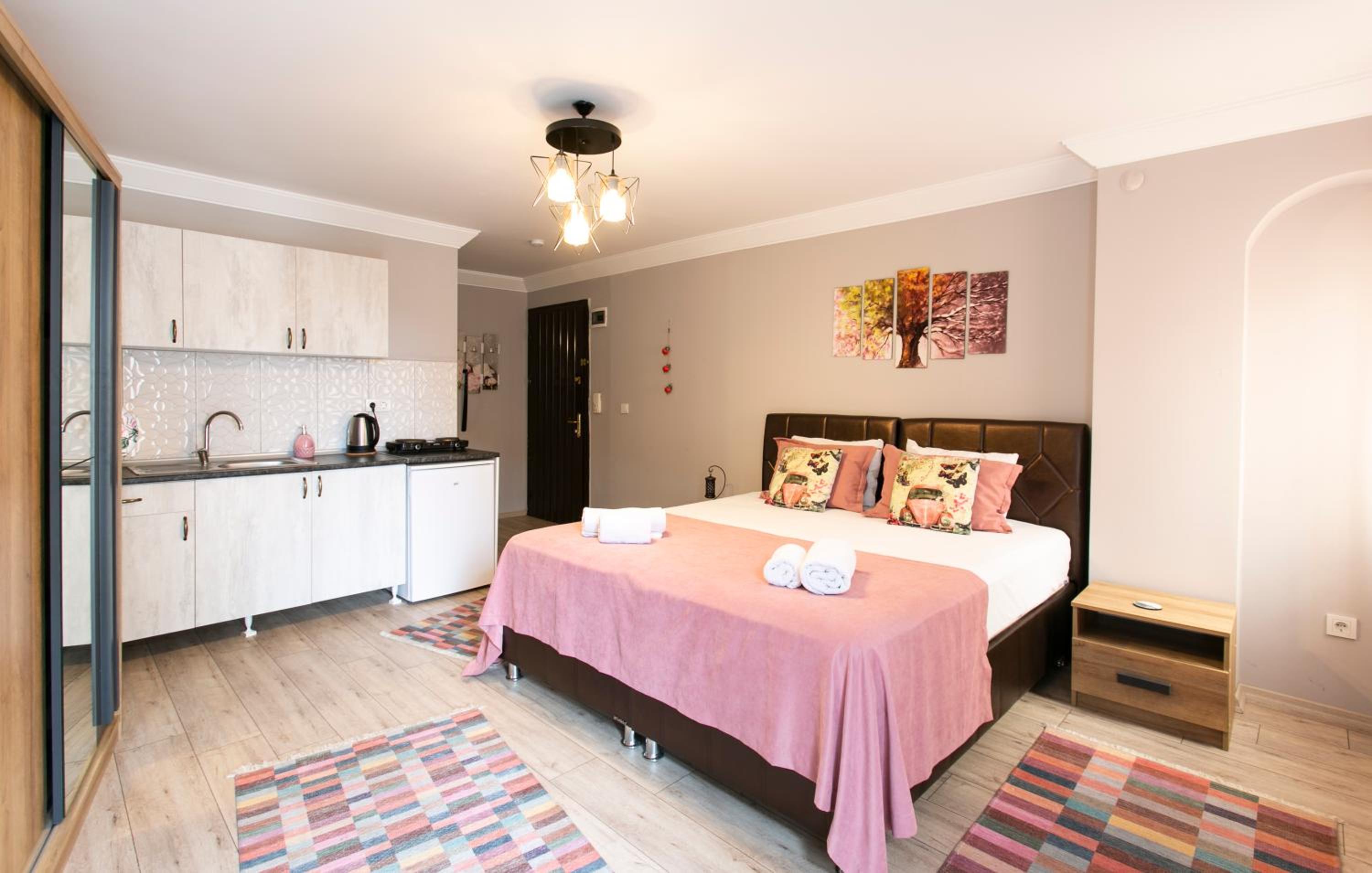 Studio Apartment photo 1