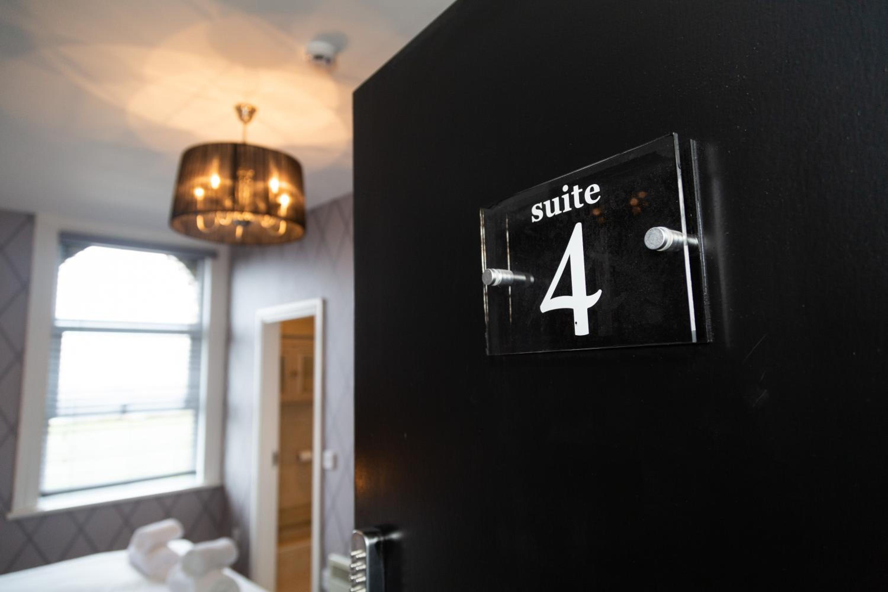 Triple Room with Private Bathroom - Photo 11