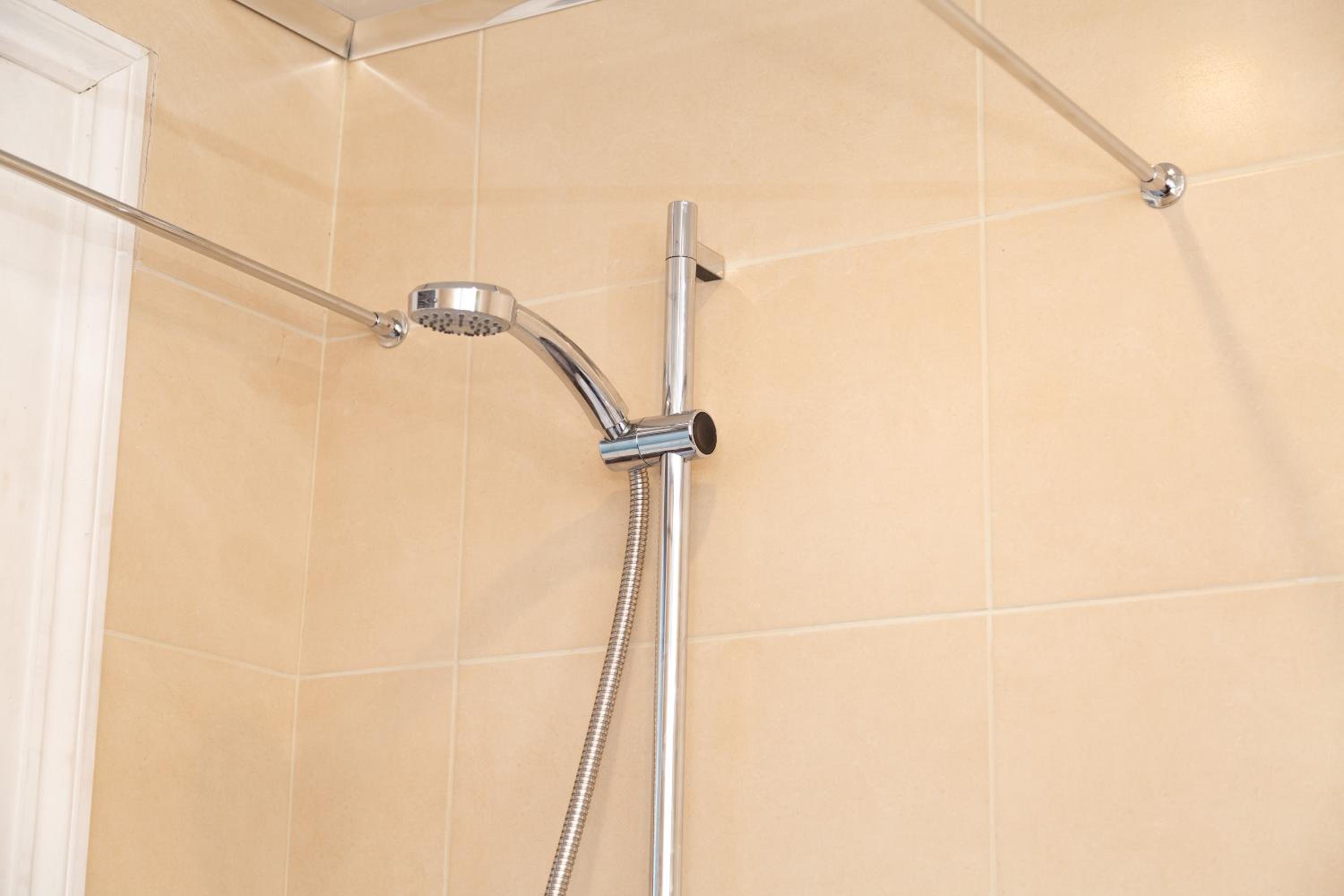 Double Room with Private Bathroom - Photo 9