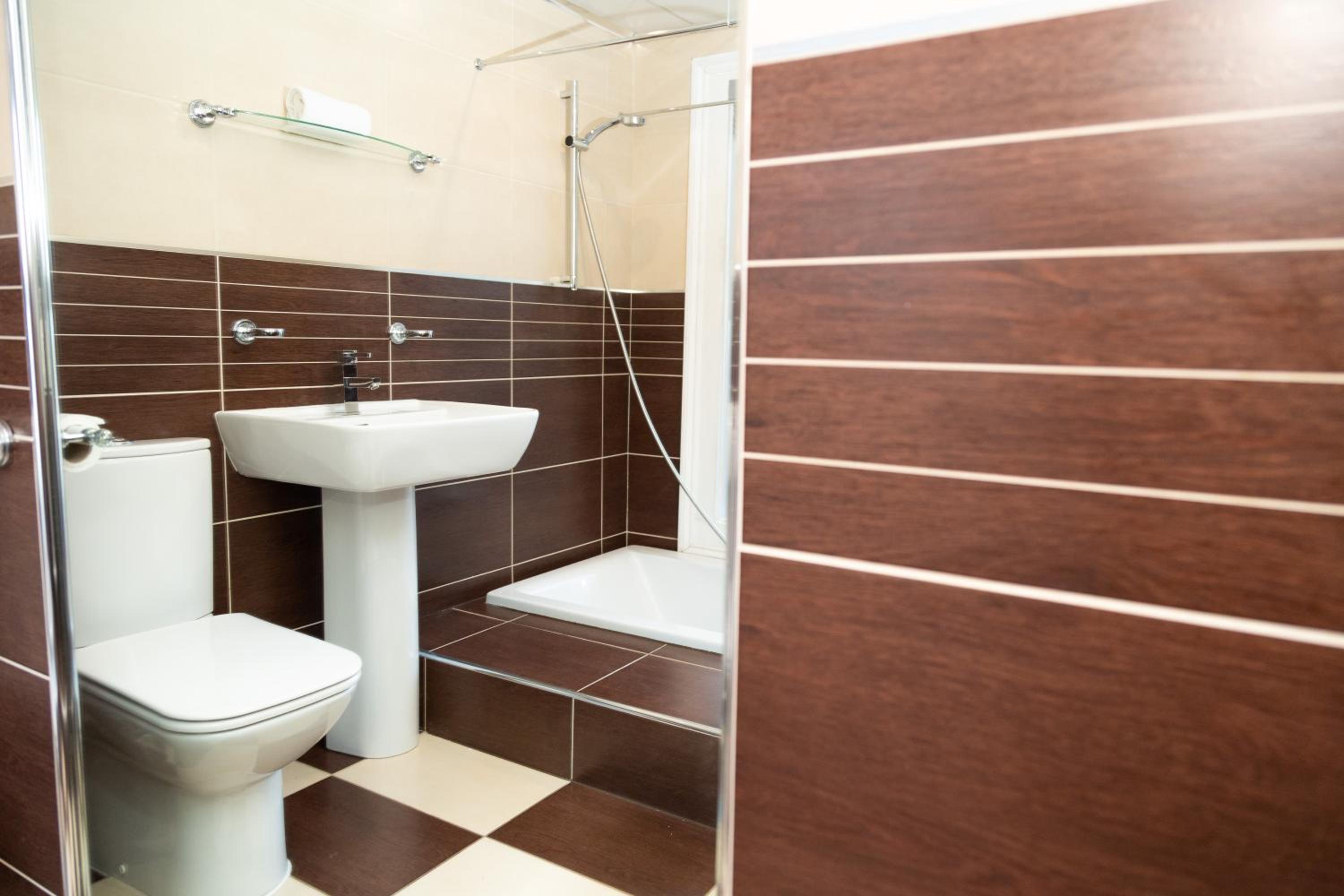 Double Room with Private Bathroom - Photo 15