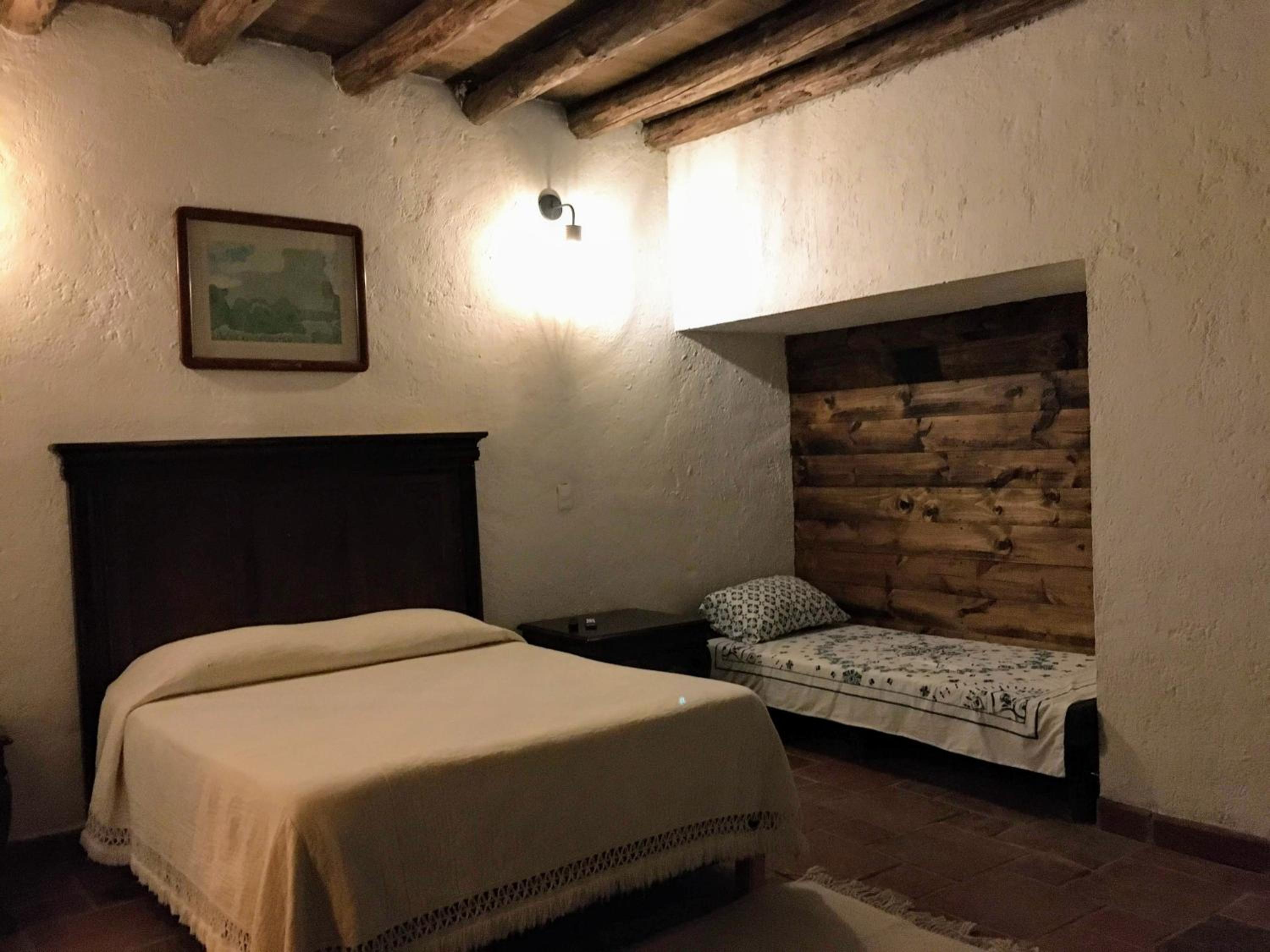 Deluxe Queen Room - Photo 12
