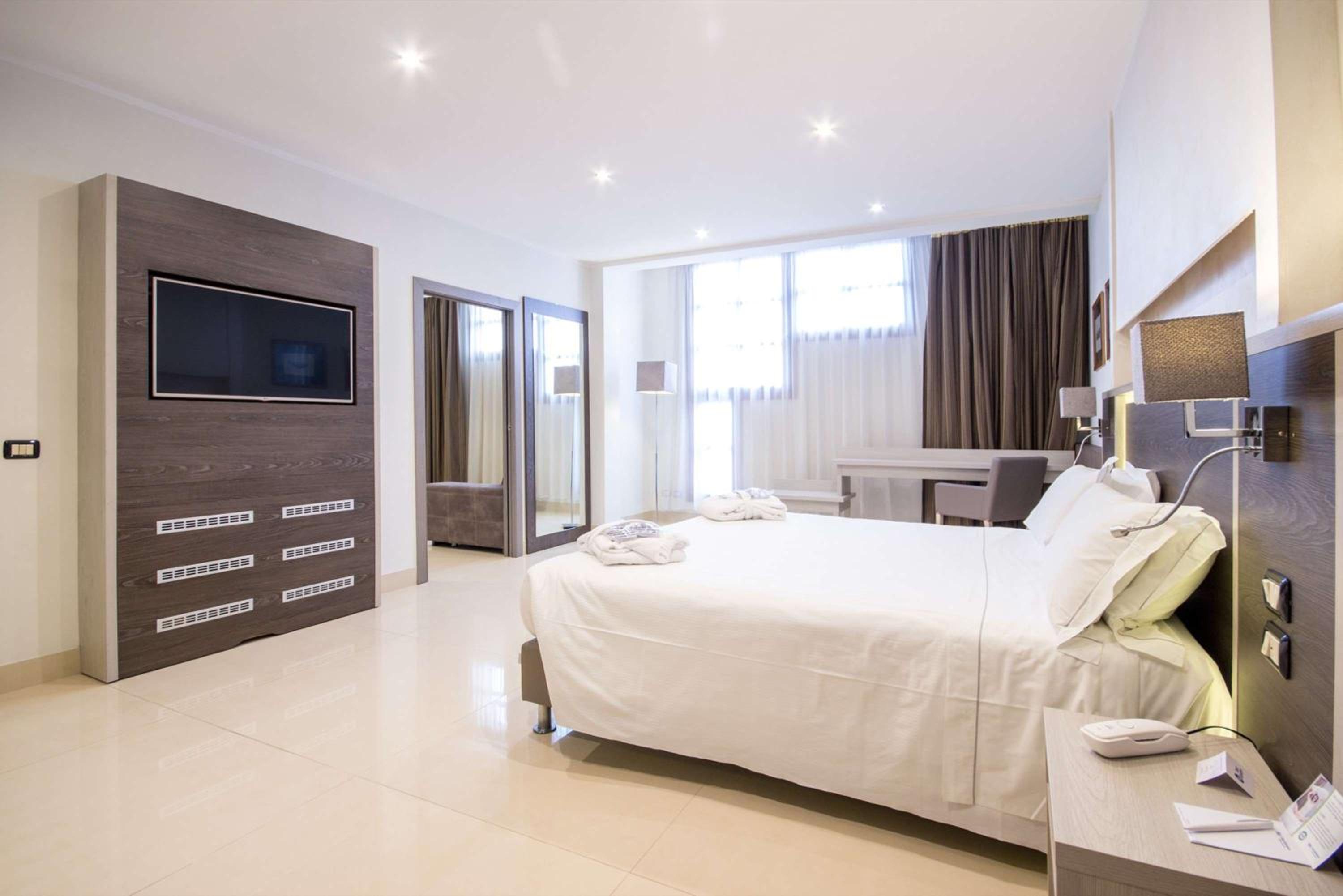Suite with Sofa Bed - Photo 2