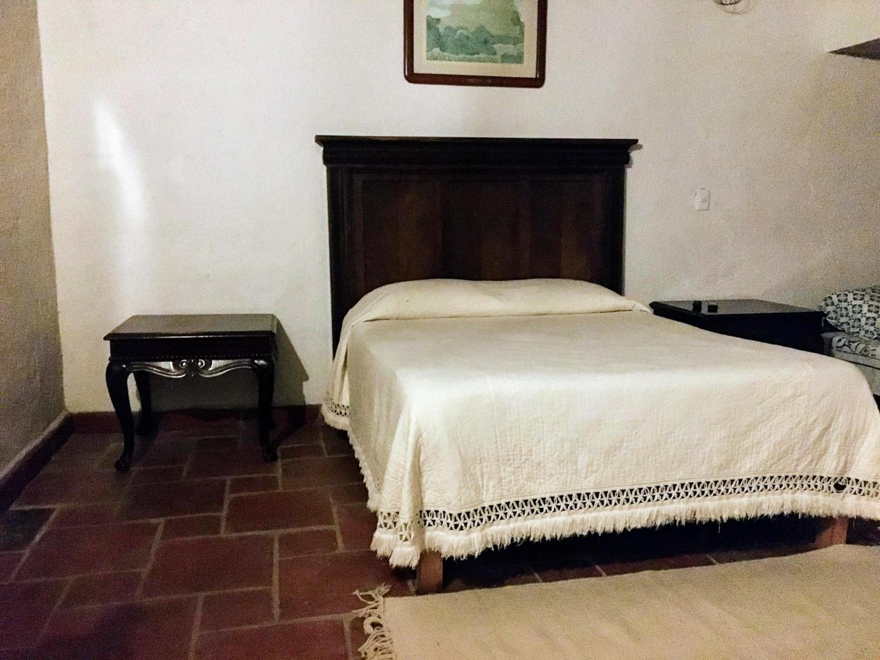 Deluxe Queen Room - Photo 13