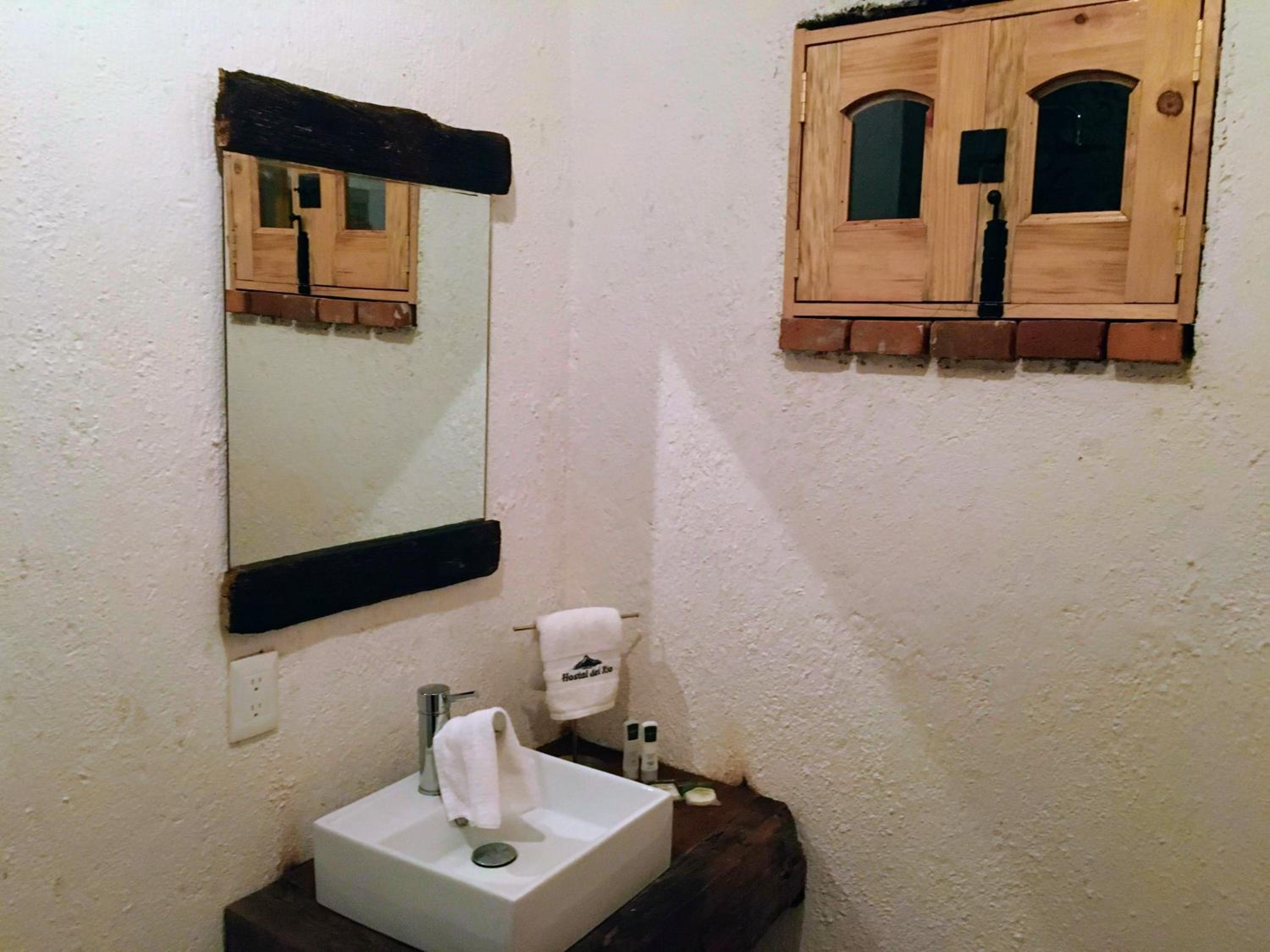 Deluxe Queen Room - Photo 5