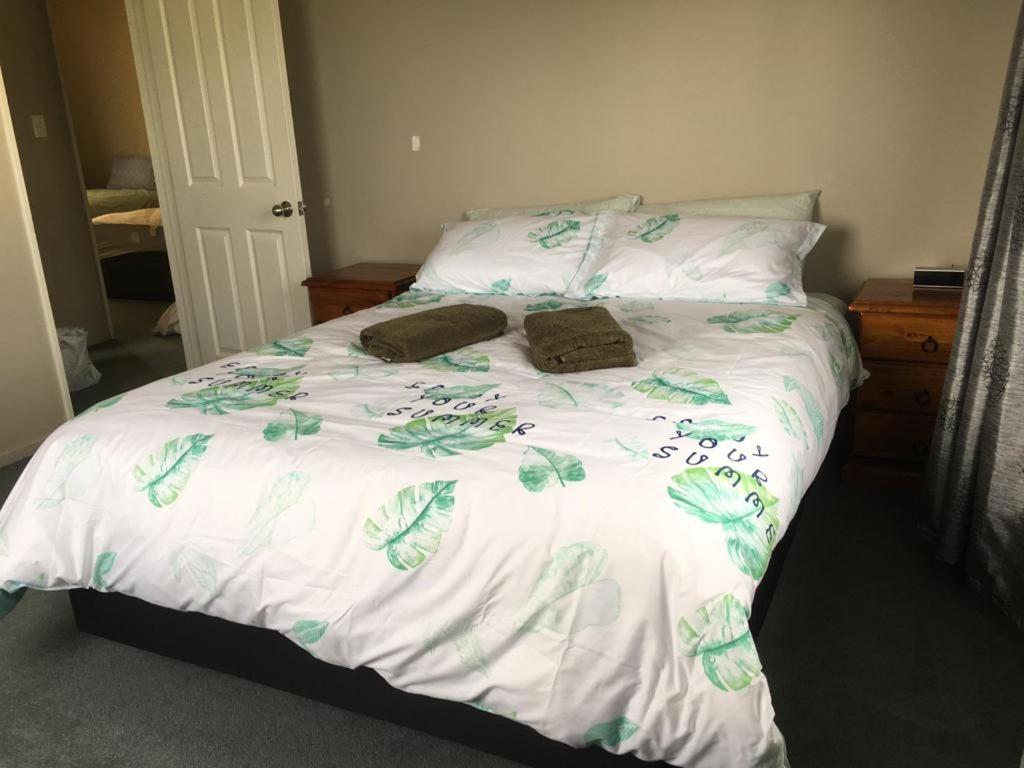 Three-Bedroom House photo 2