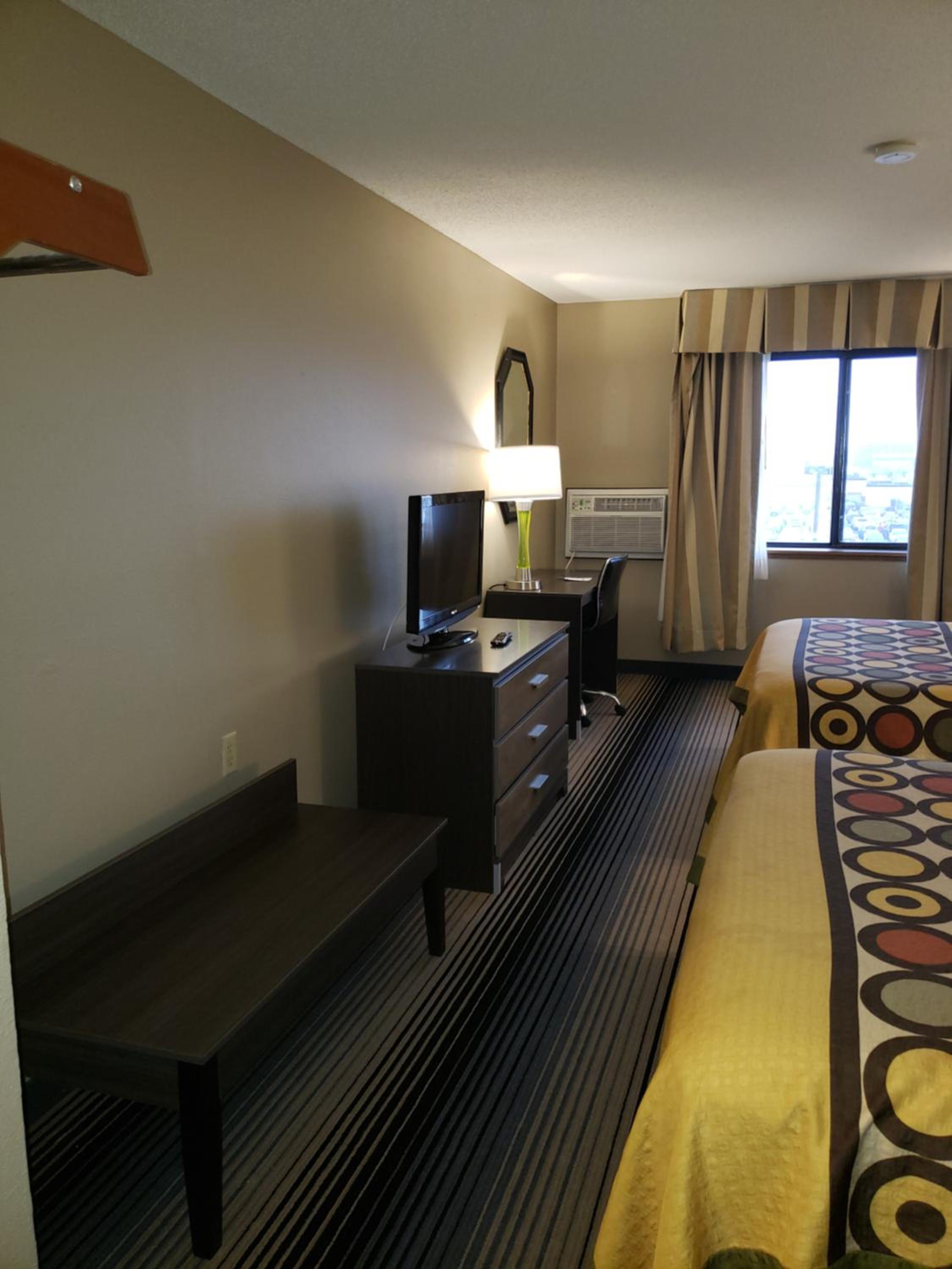 Queen Room with Two Queen Beds - Non-Smoking - Photo 1
