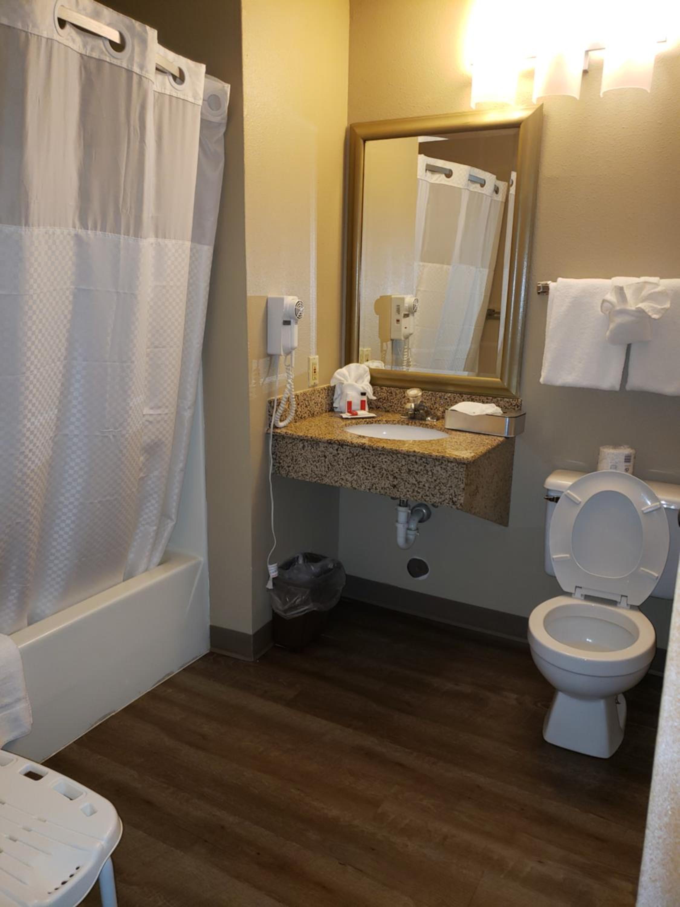 King Room - Mobility Access/Non-Smoking - Photo 6
