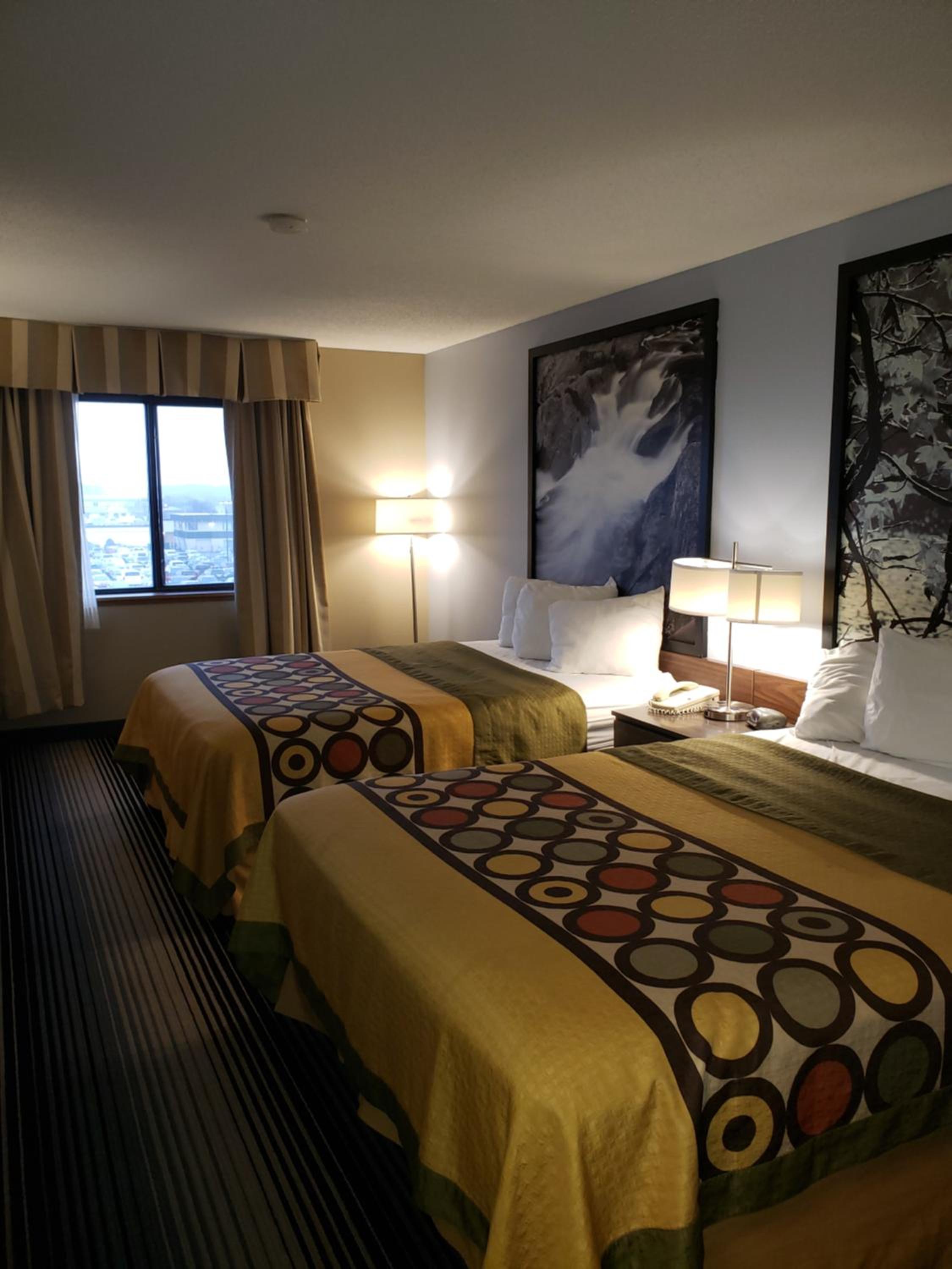 Queen Room with Two Queen Beds - Non-Smoking - Photo 6