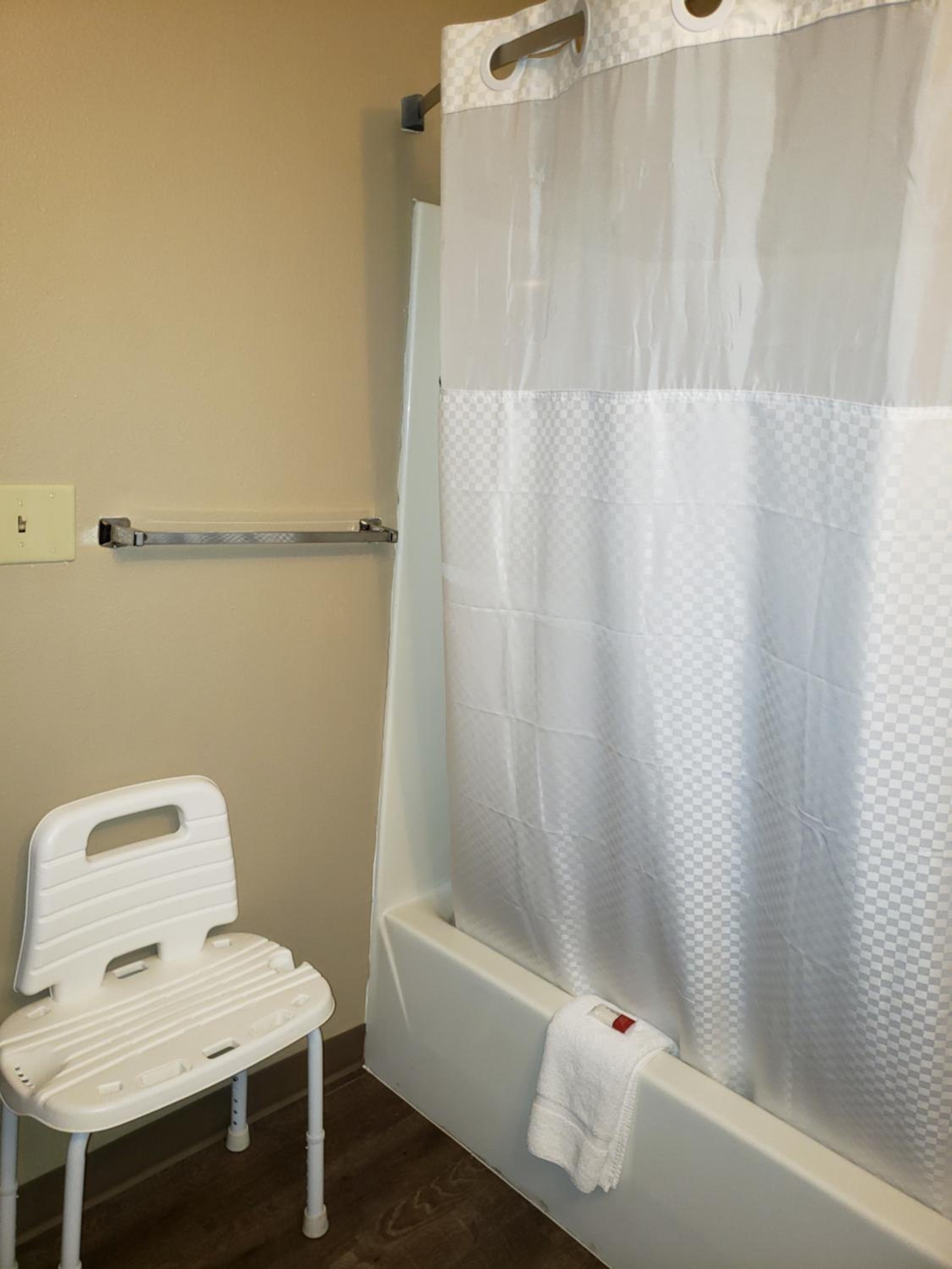 King Room - Mobility Access/Non-Smoking - Photo 7