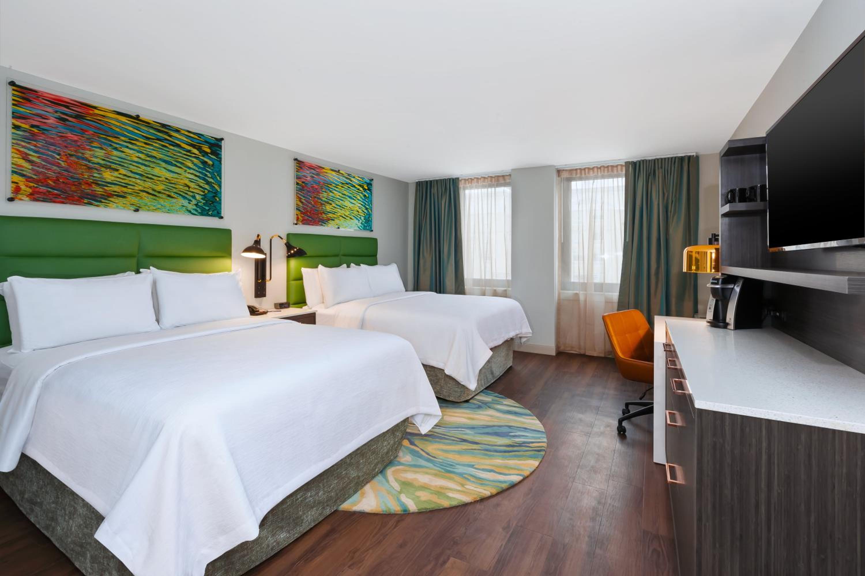 Standard Queen Room with Two Queen Beds - Photo 2