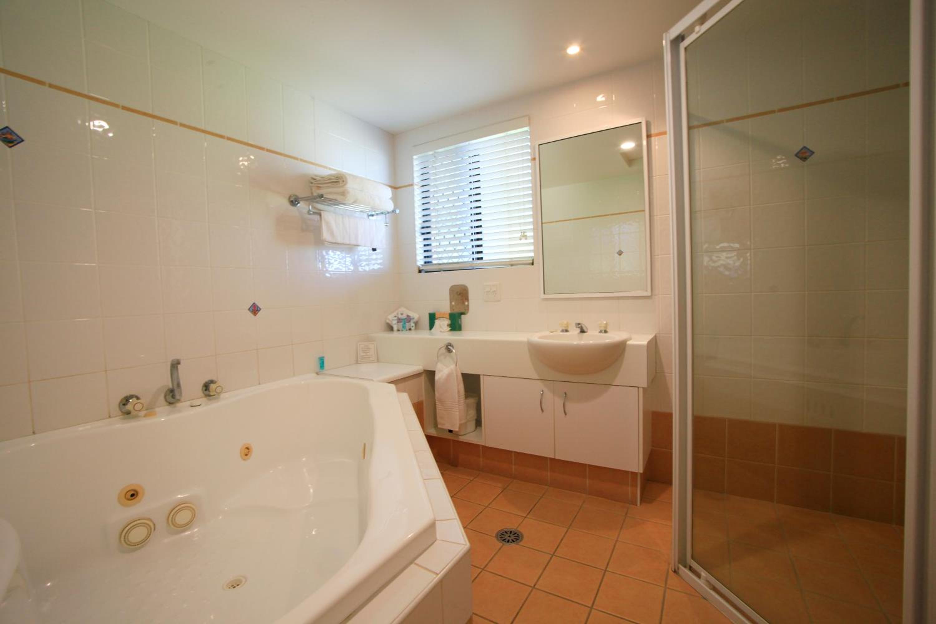 Premium King Room - Not Pet Friendly - Photo 3