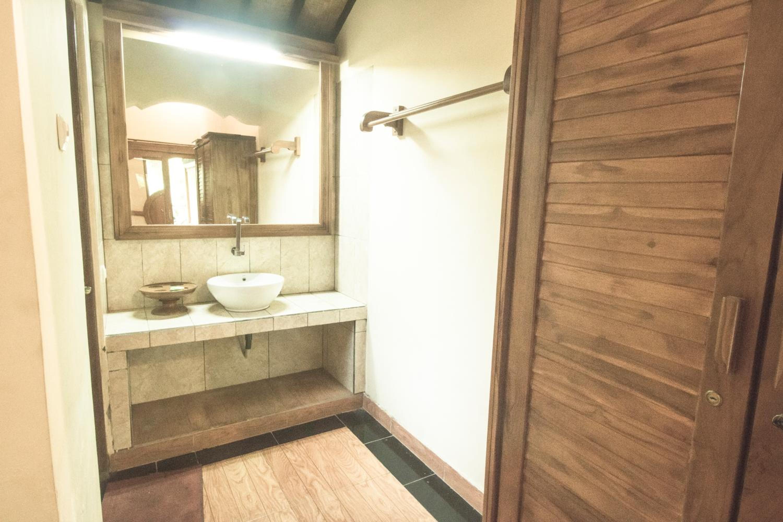Deluxe Double or Twin Room - Photo 16