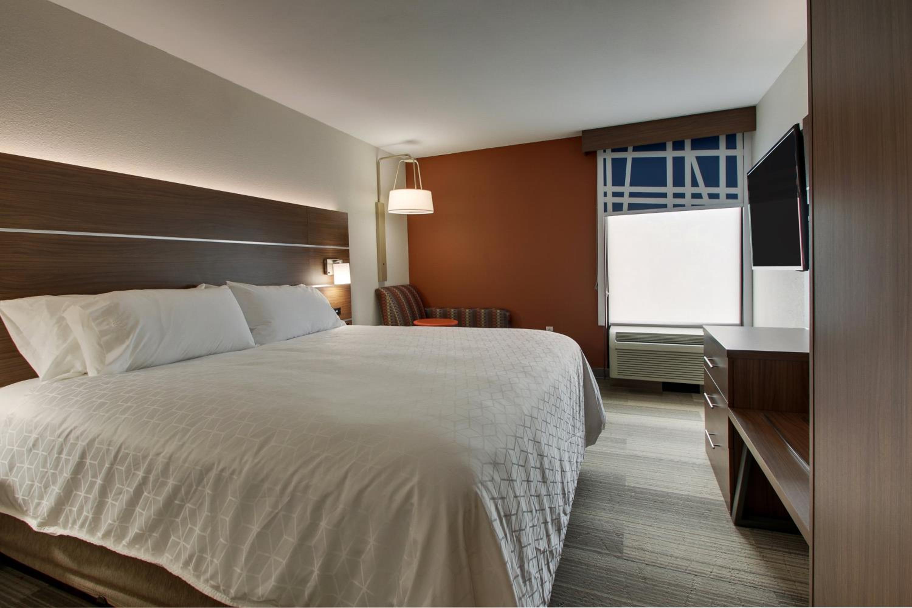 Standard King Room - Photo 4