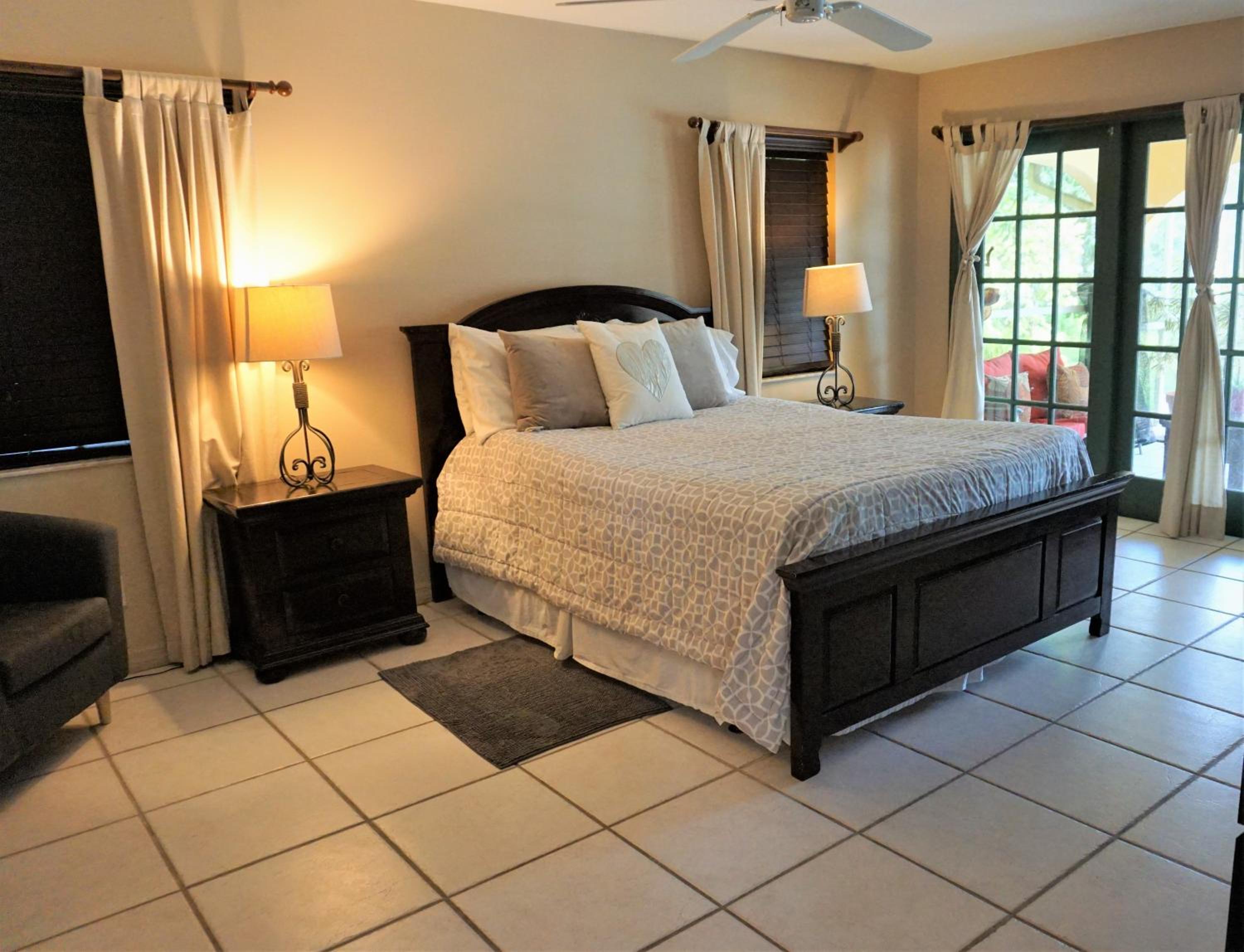 Three-Bedroom House photo 3