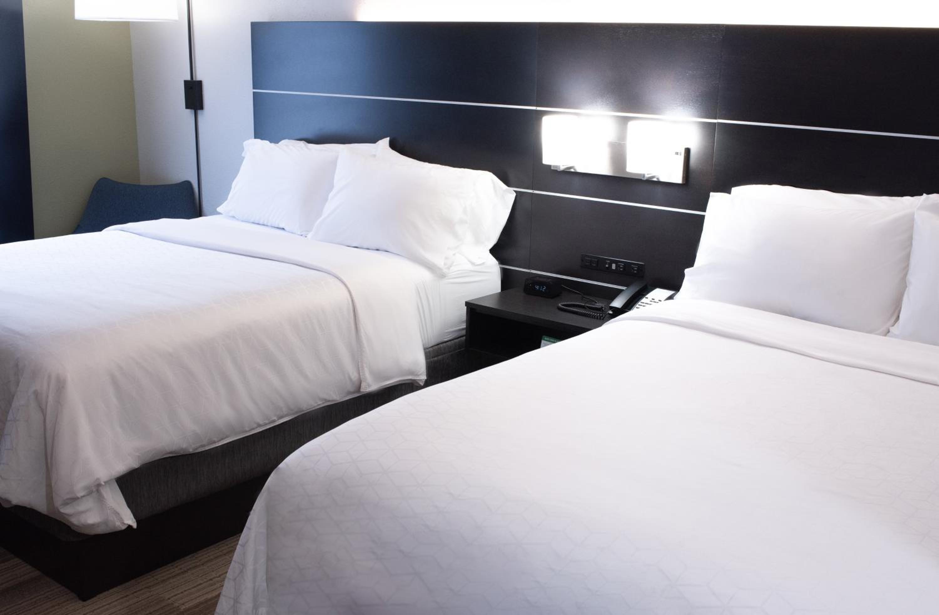 One-Bedroom Suite with Two Queen Beds - Photo 2