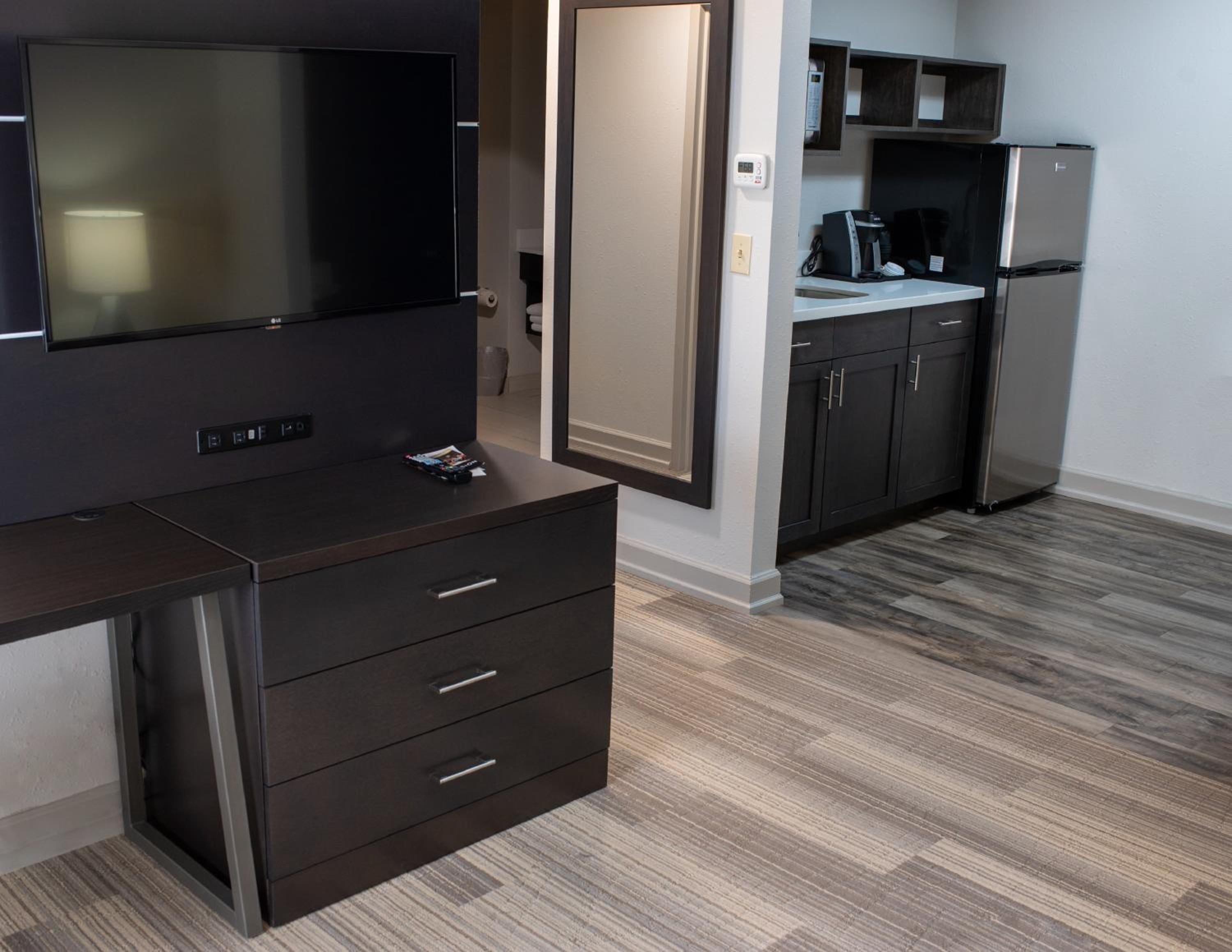 One-Bedroom King Suite - Photo 1