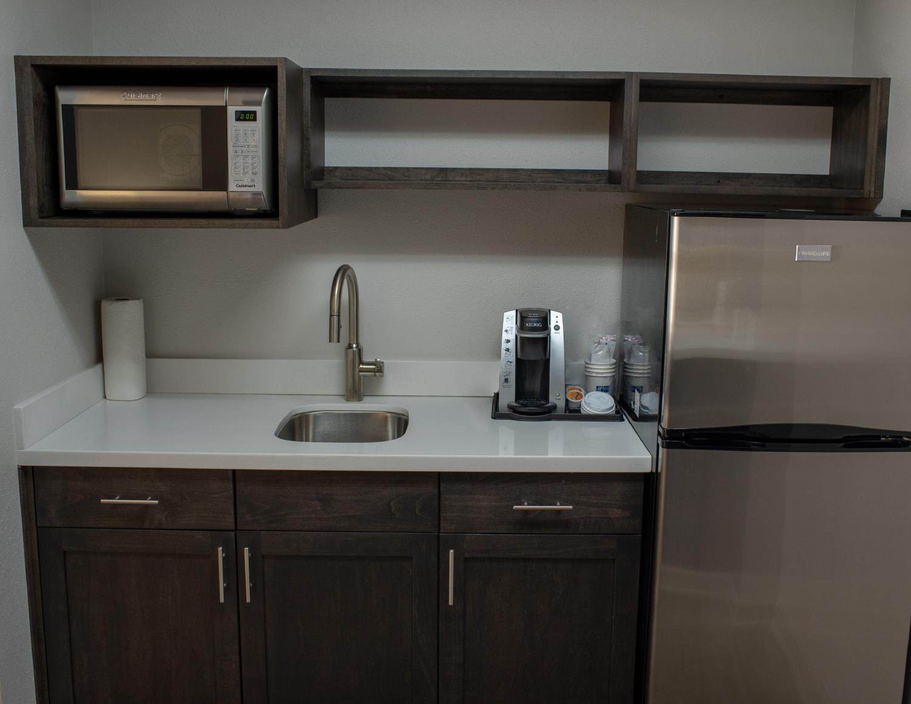 One-Bedroom King Suite - Photo 3