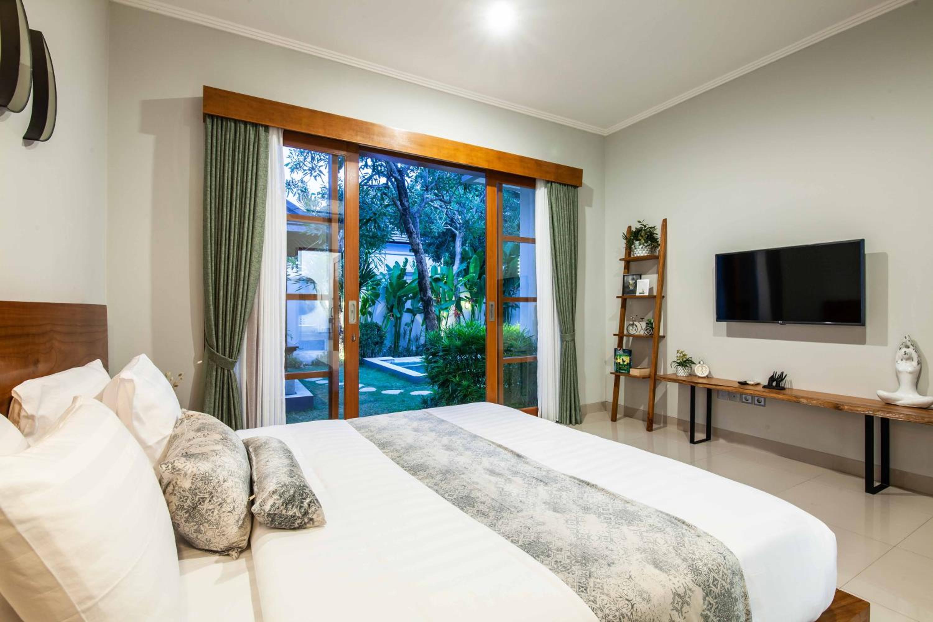 Two-Bedroom Villa - Photo 15