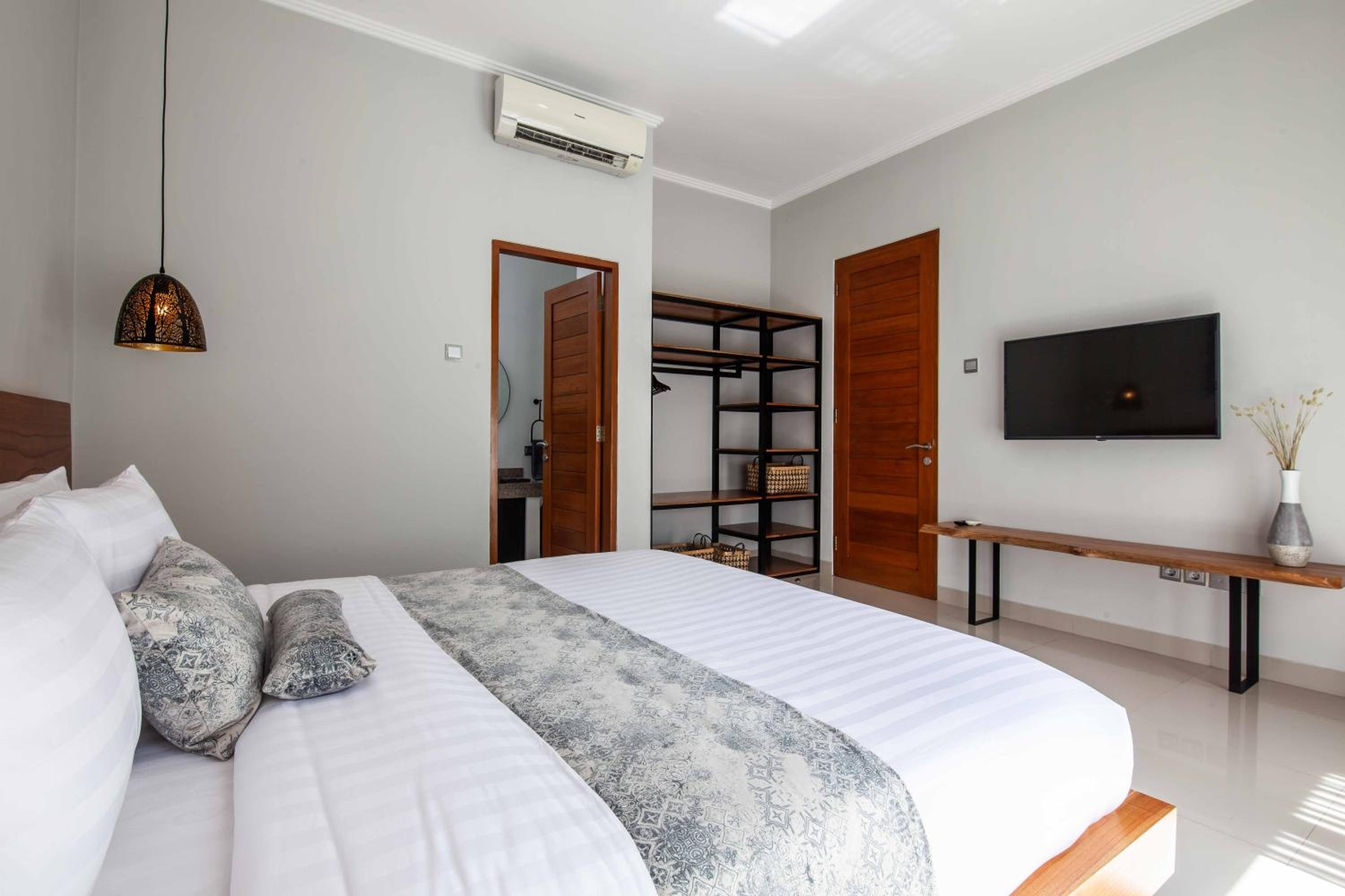 Two-Bedroom Villa - Photo 7