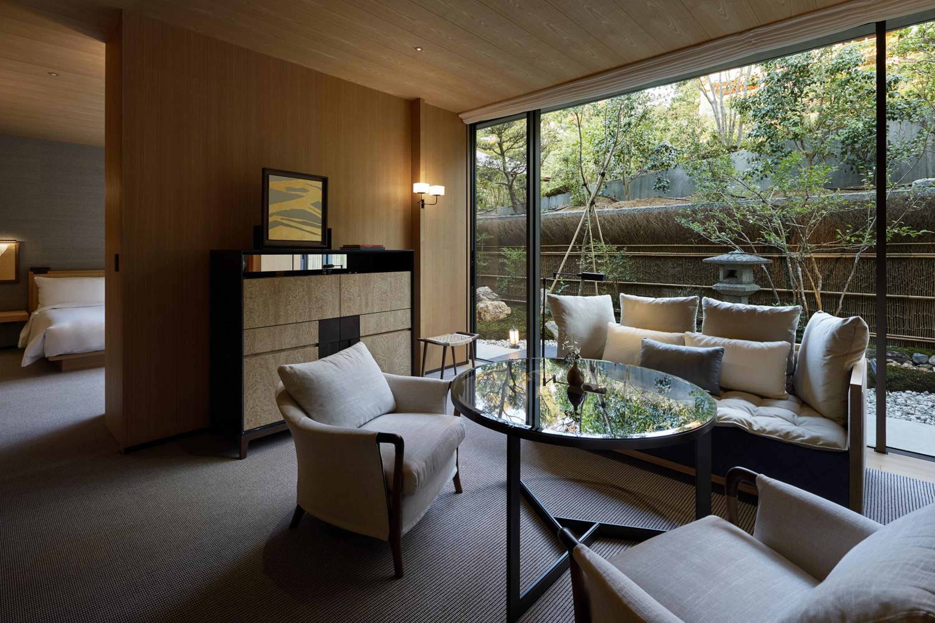 Park Suite with one king bed