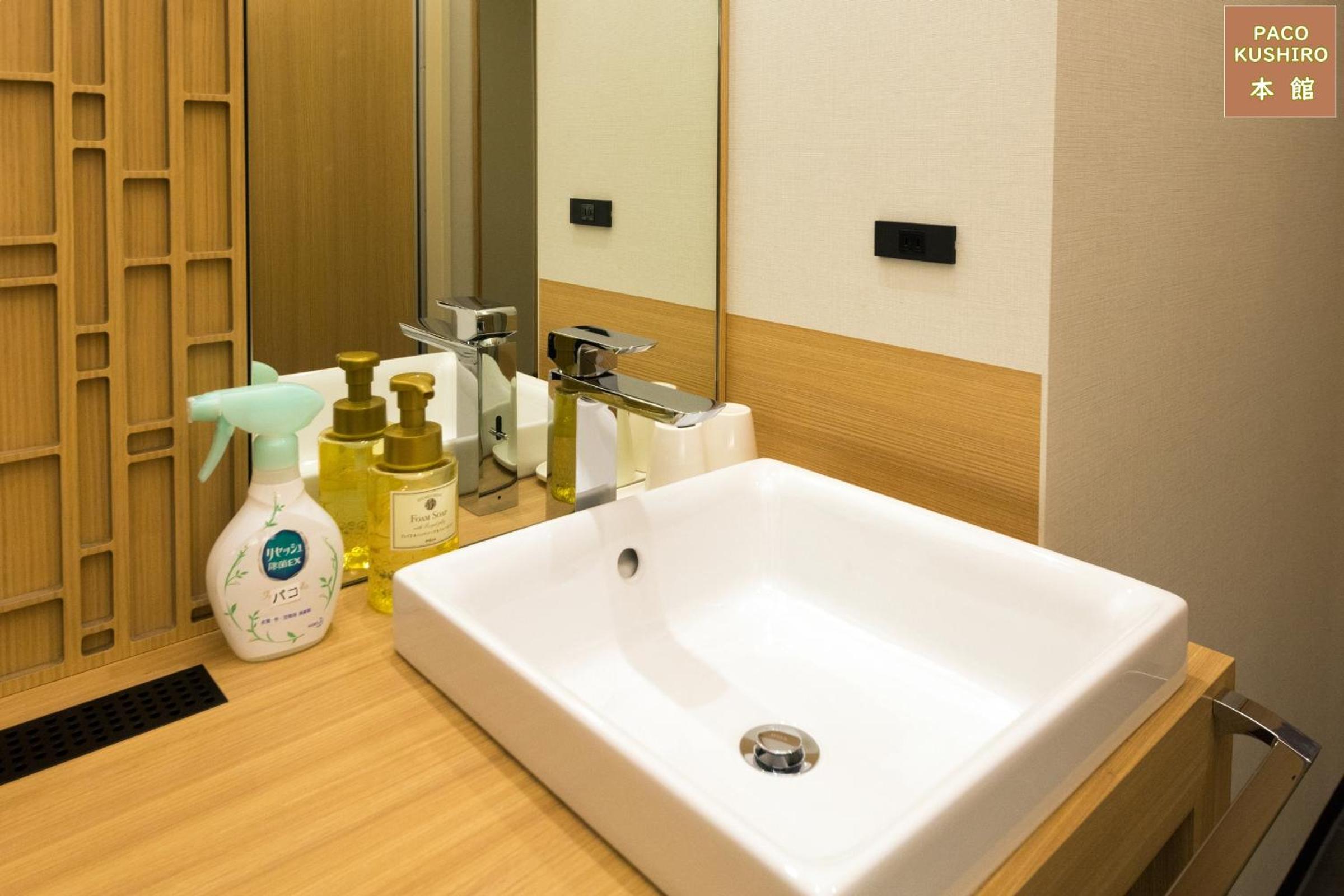 Twin Room with Shared Bathroom-Main BLD - Non-Smoking photo 3