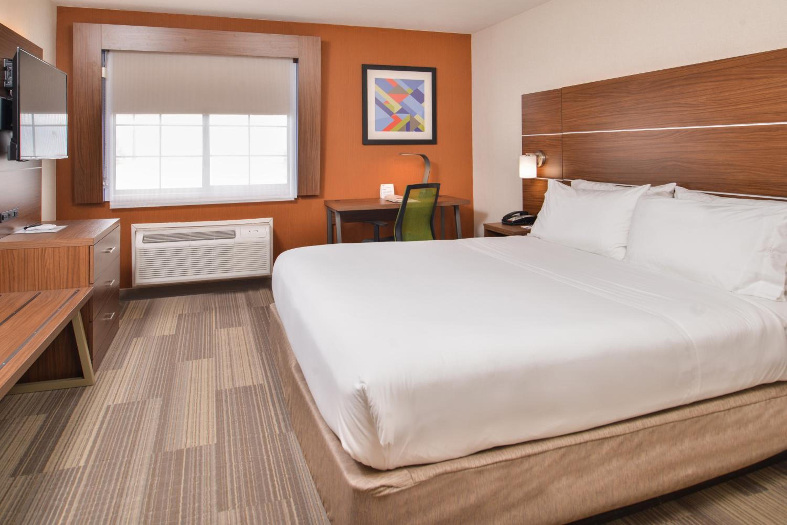 Standard King Room - Photo 4