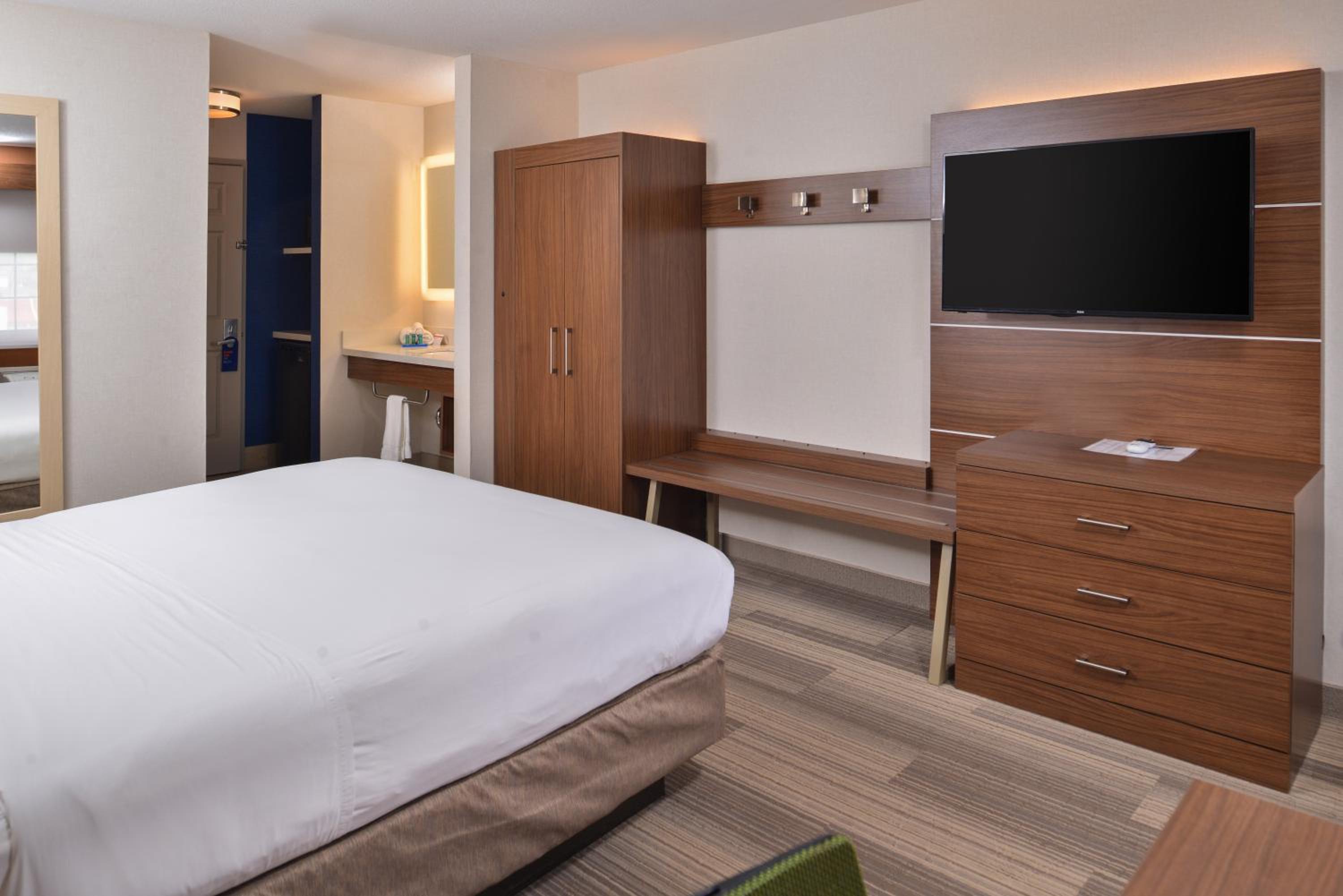 Standard King Room - Photo 6