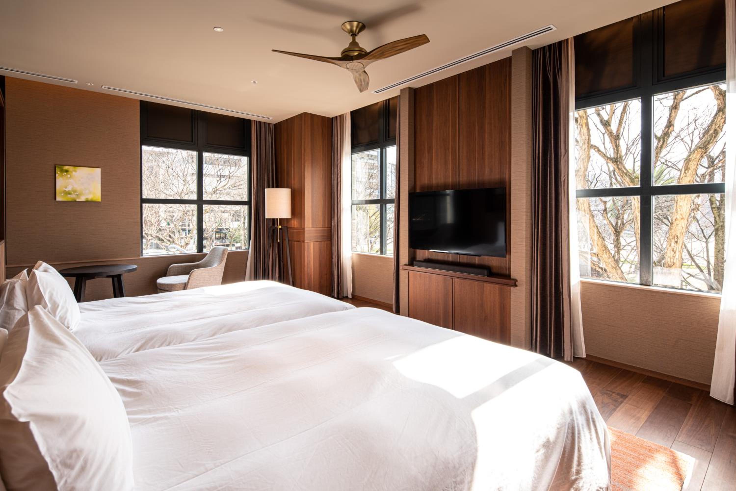 Executive Twin Room with Club Lounge Access (Episode 6) - Non-Smoking thumbnail 5