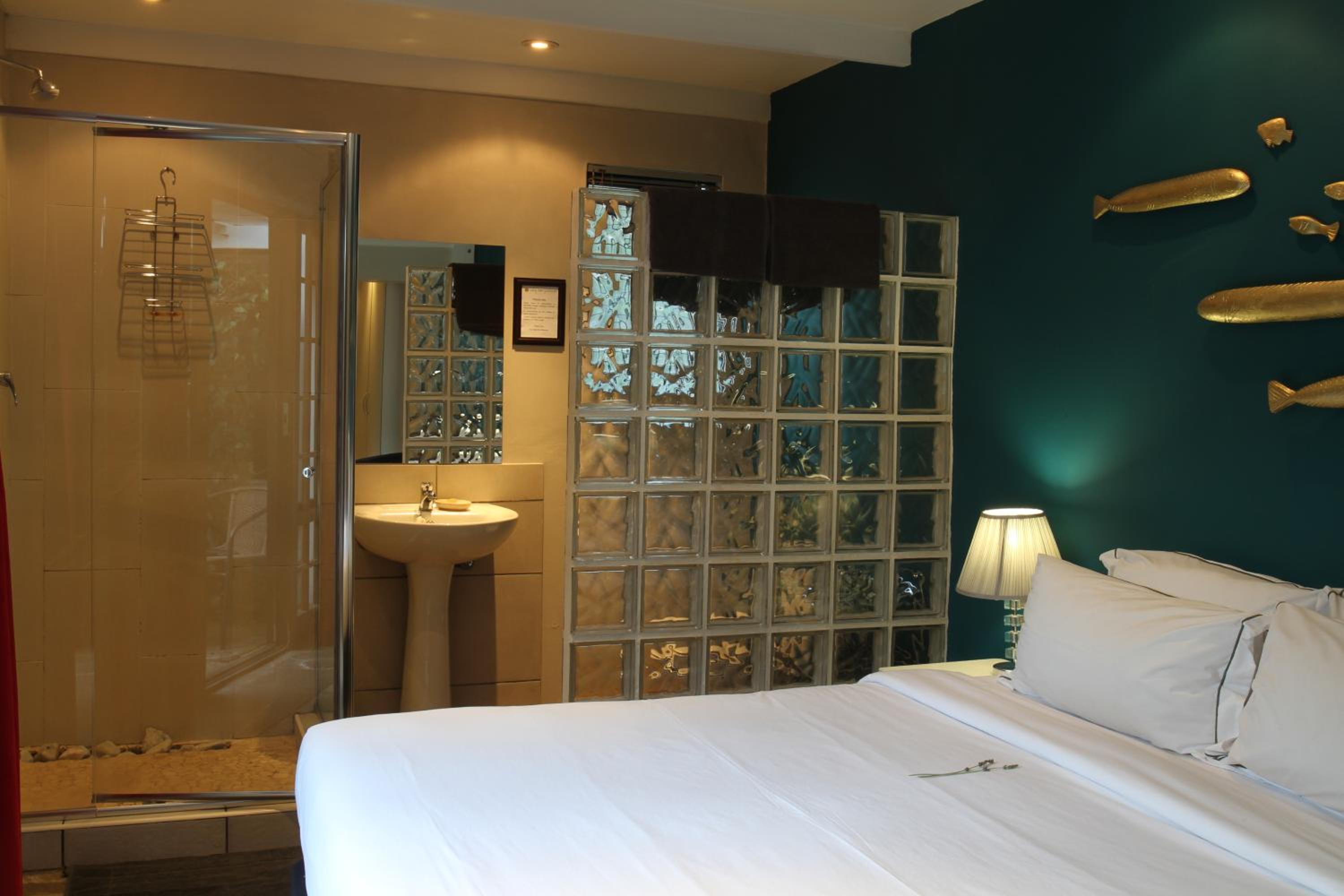 Queen Room photo 1