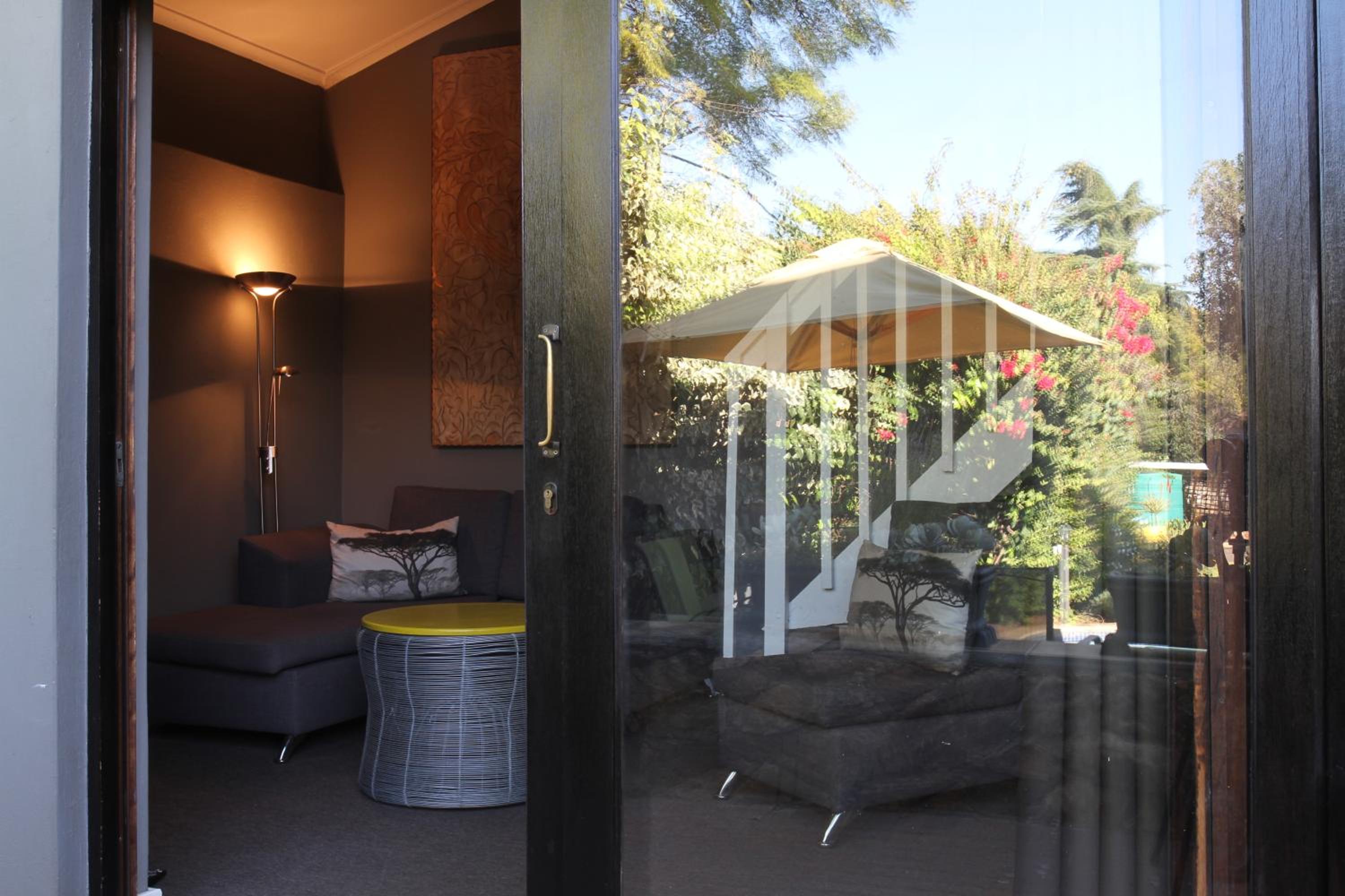 Family Room with Private Bathroom photo 2