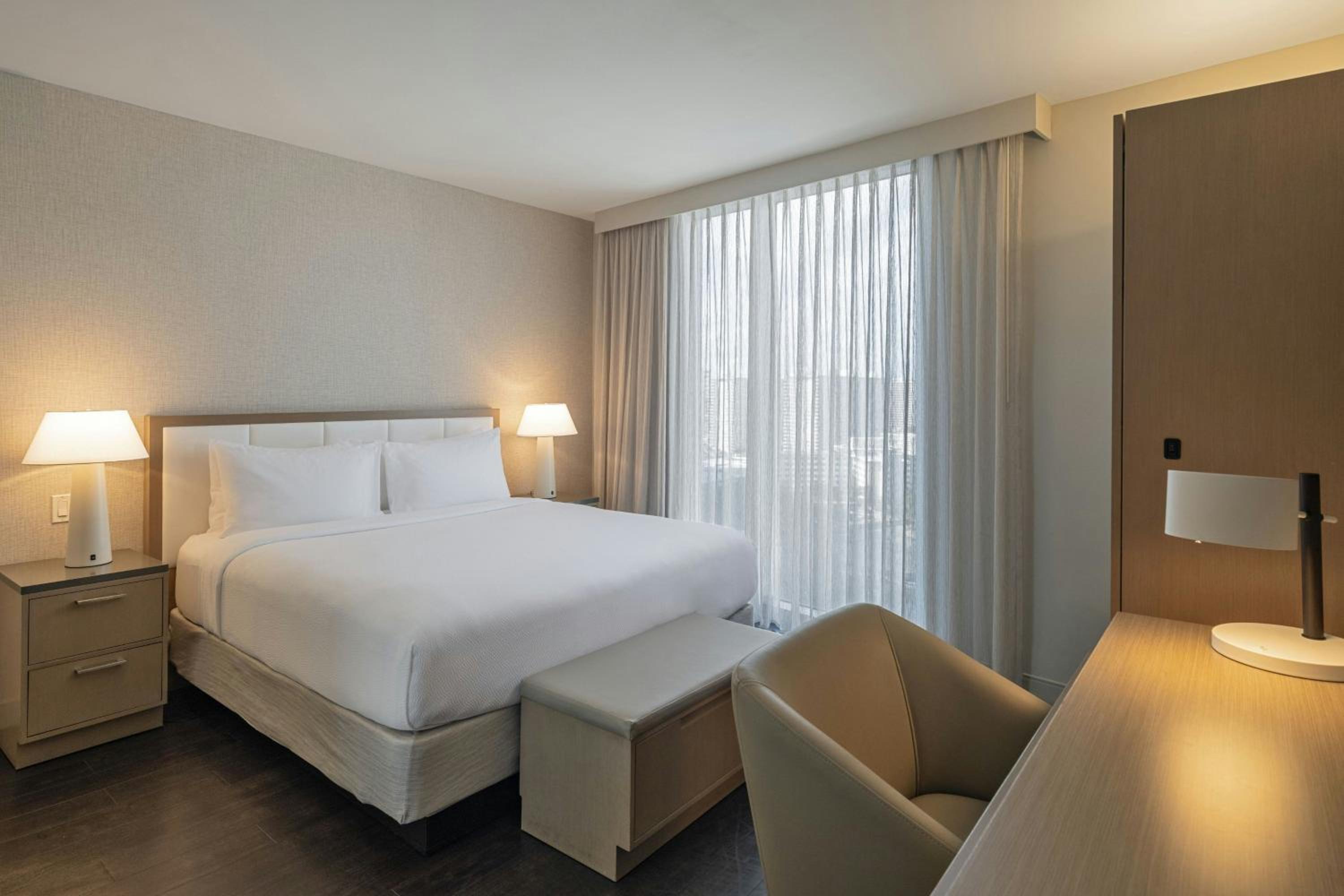 Corner King Studio with Ocean View - Mobility and Hearing Accessible with Roll-in Shower