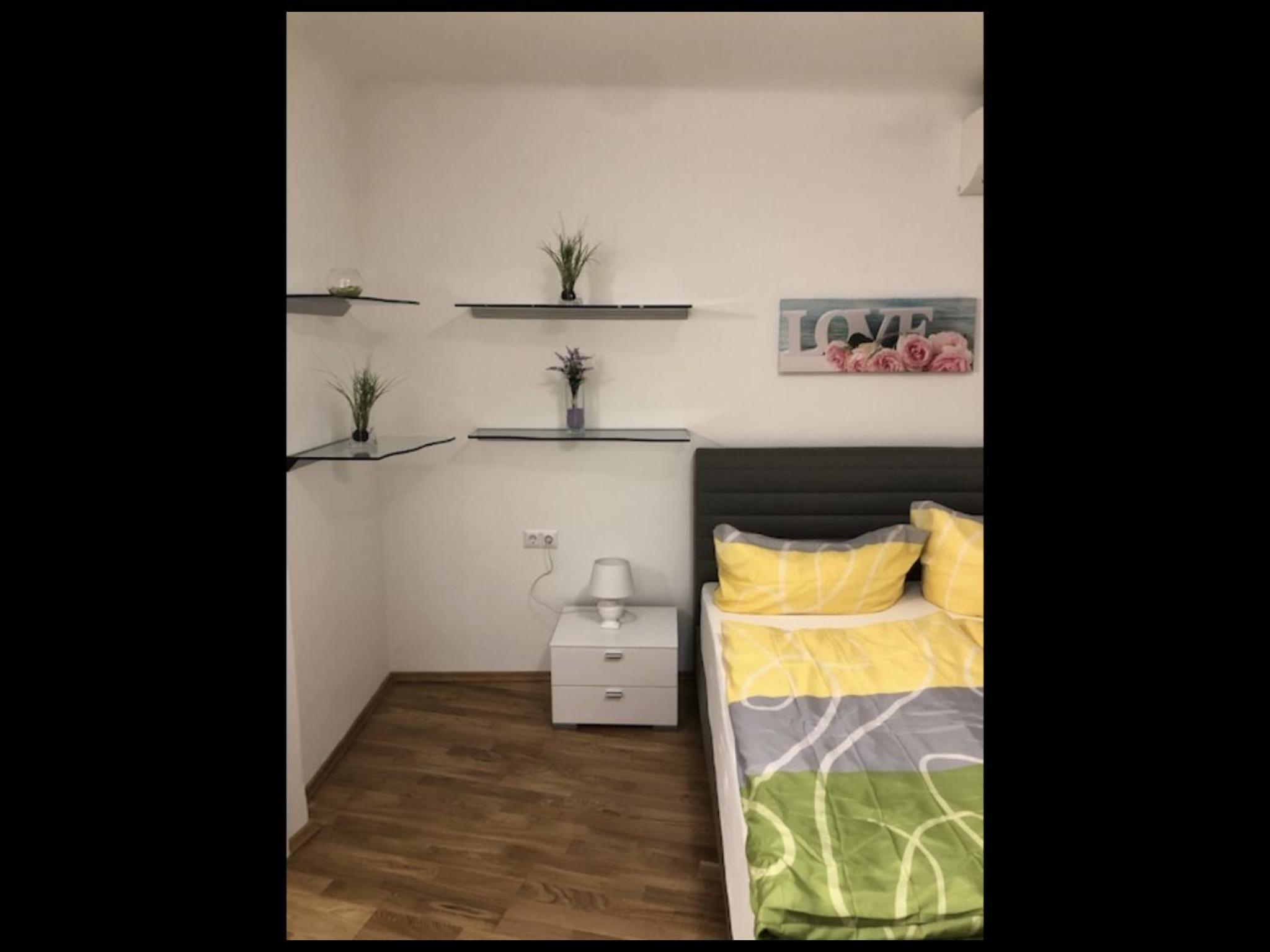 Two-Bedroom Apartment with Air condition - Josefstädterstraße 9
