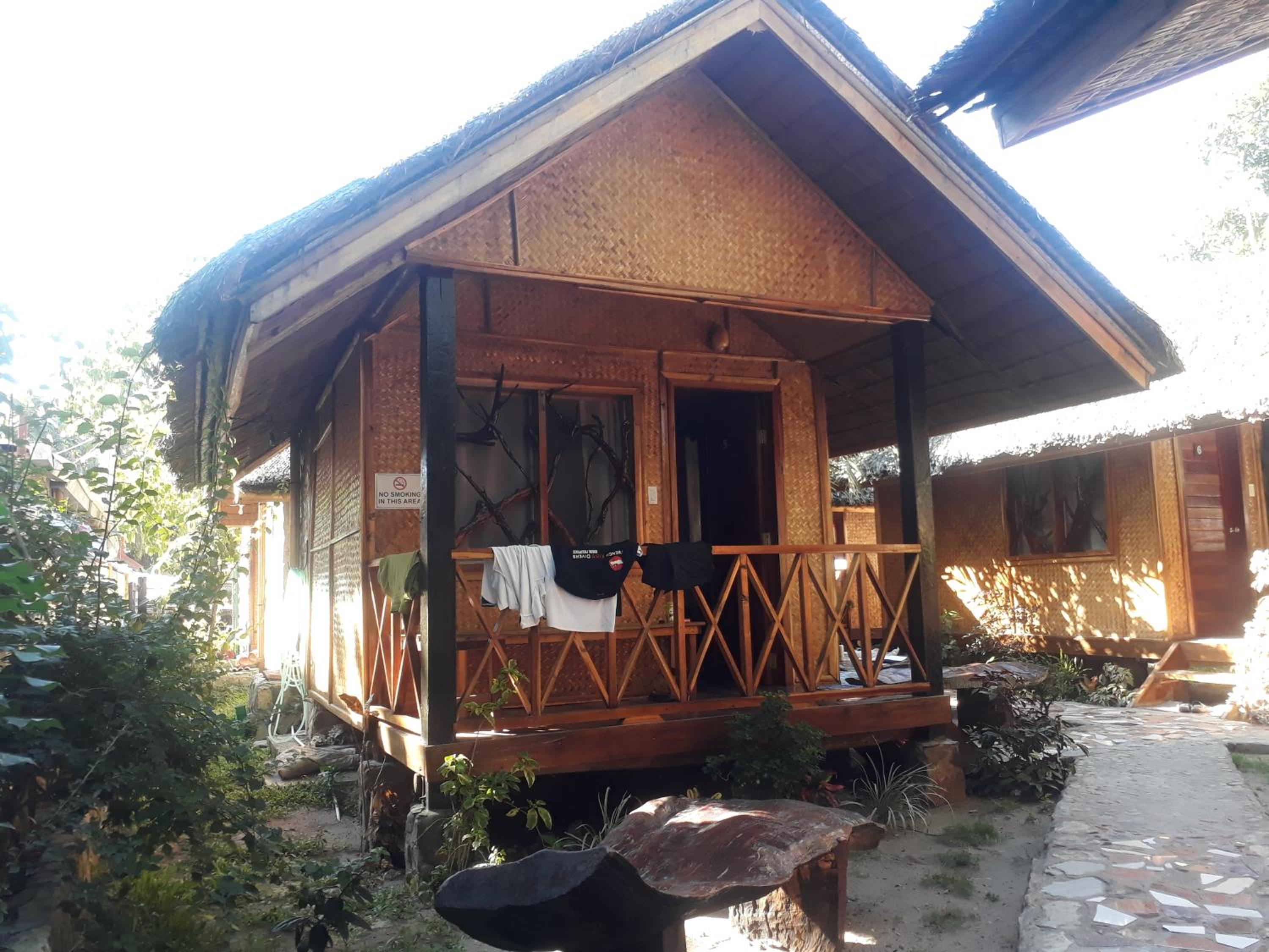 Bungalow with Garden View - Photo 11