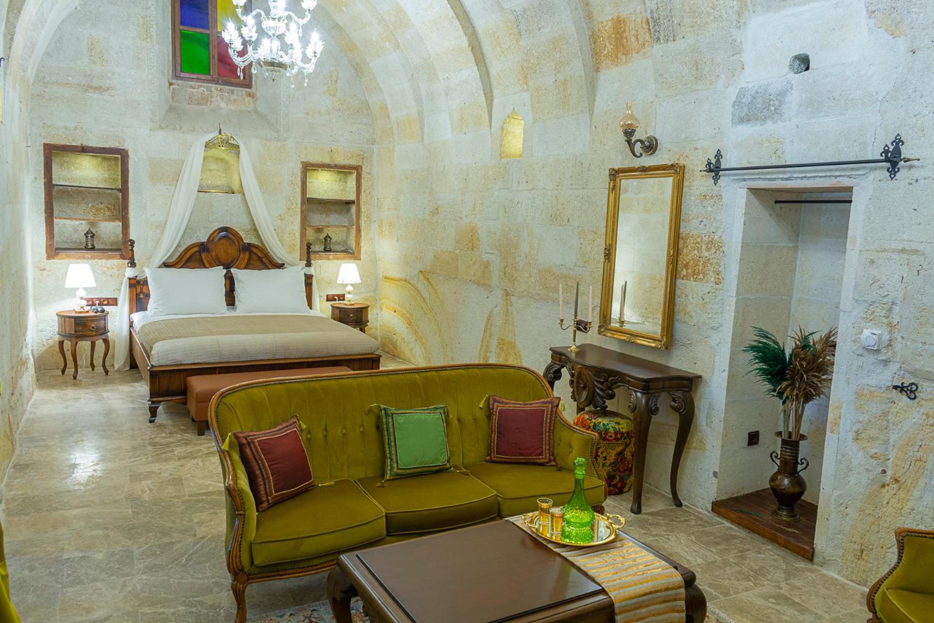 Superior Suite - Photo 24