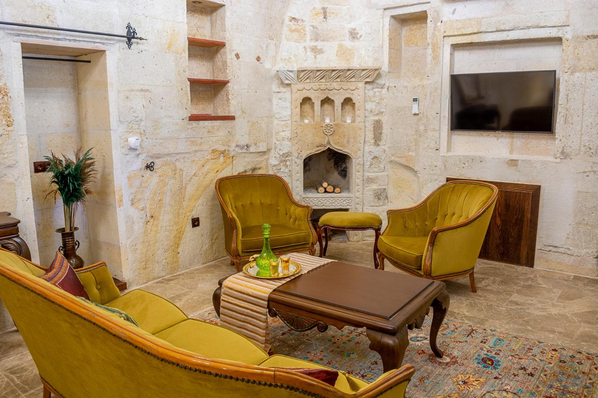 Superior Suite - Photo 28