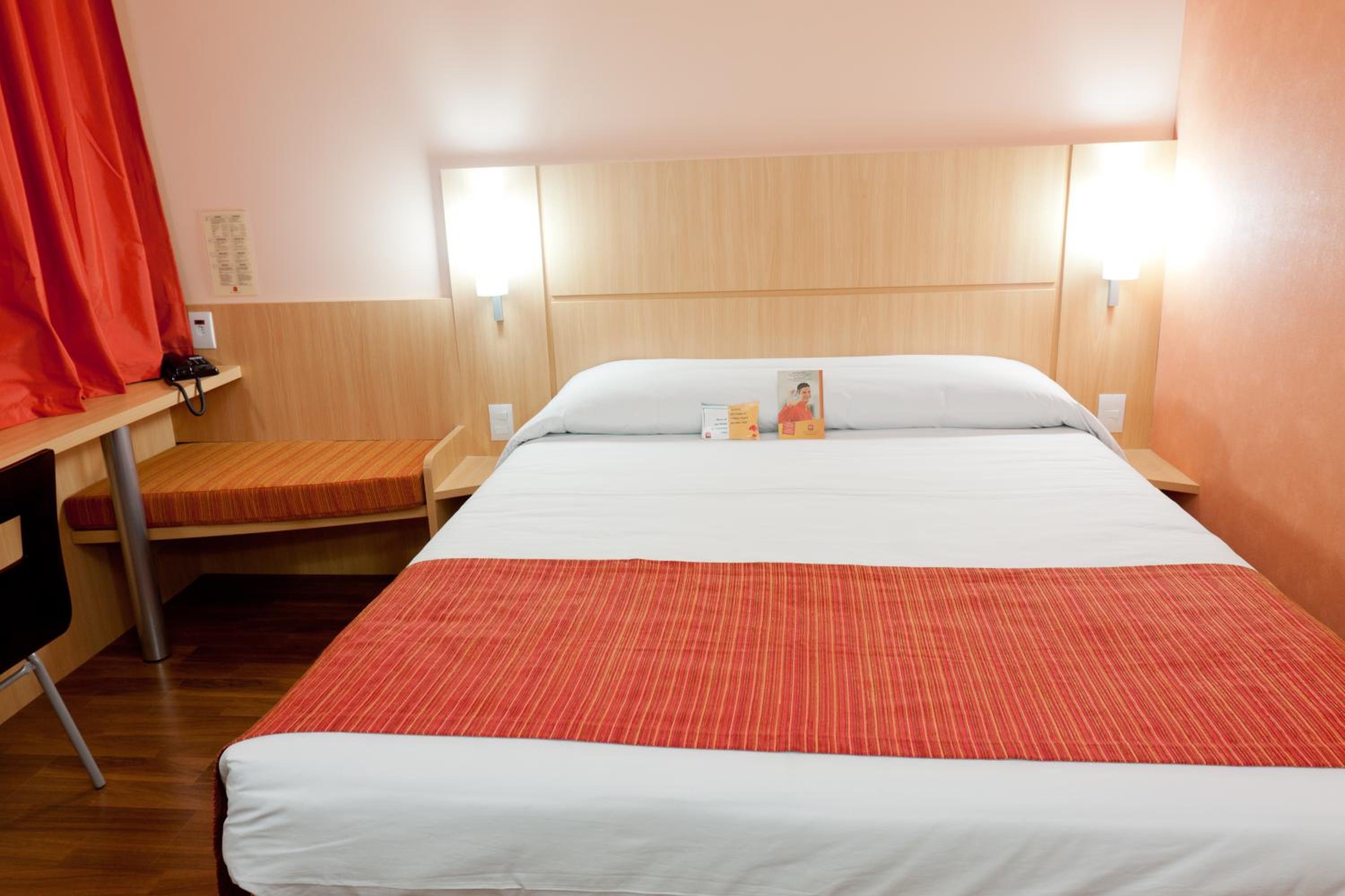 Standard Double Room with Double Bed - Photo 7