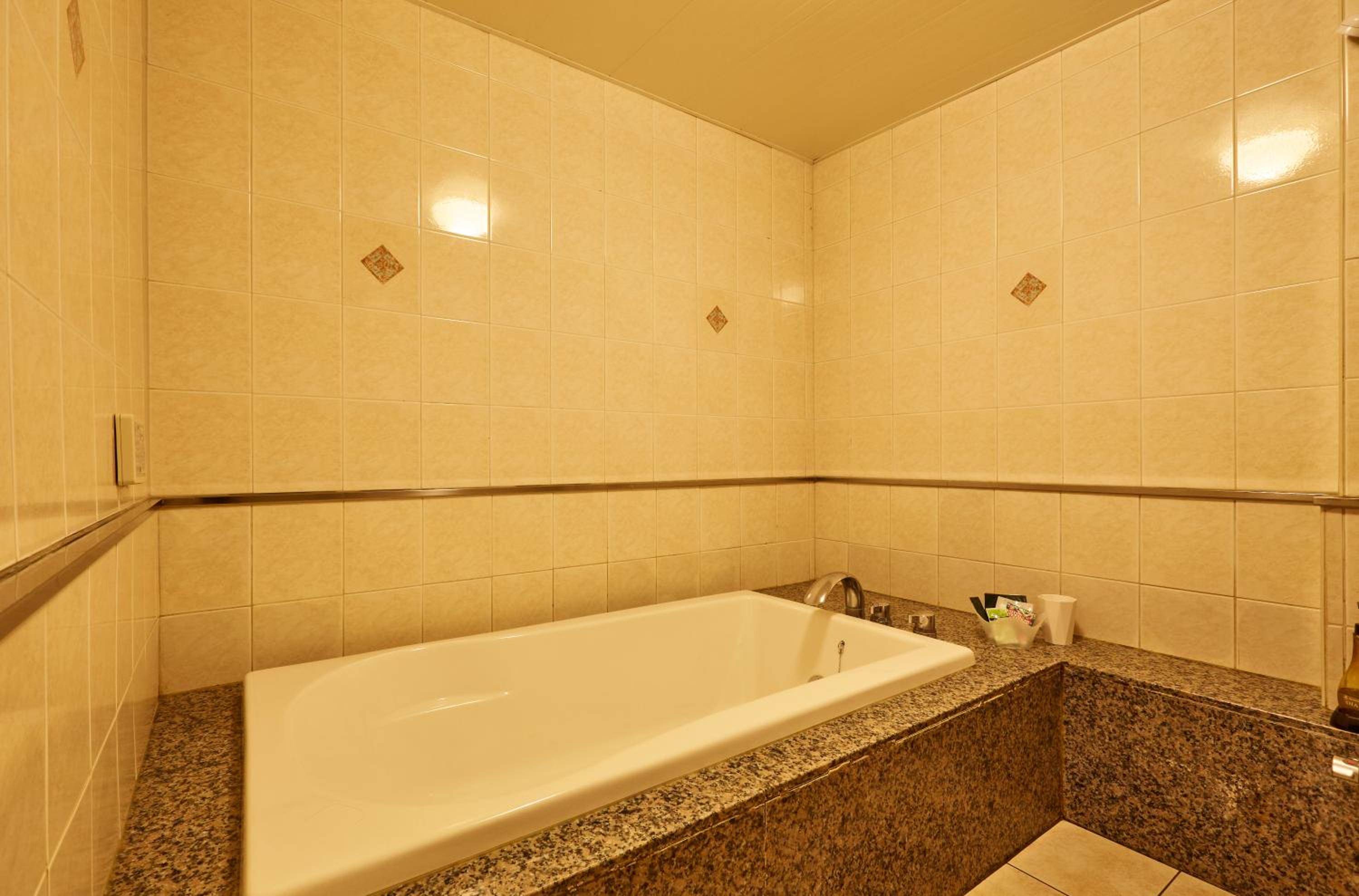 Deluxe King Room - Photo 7